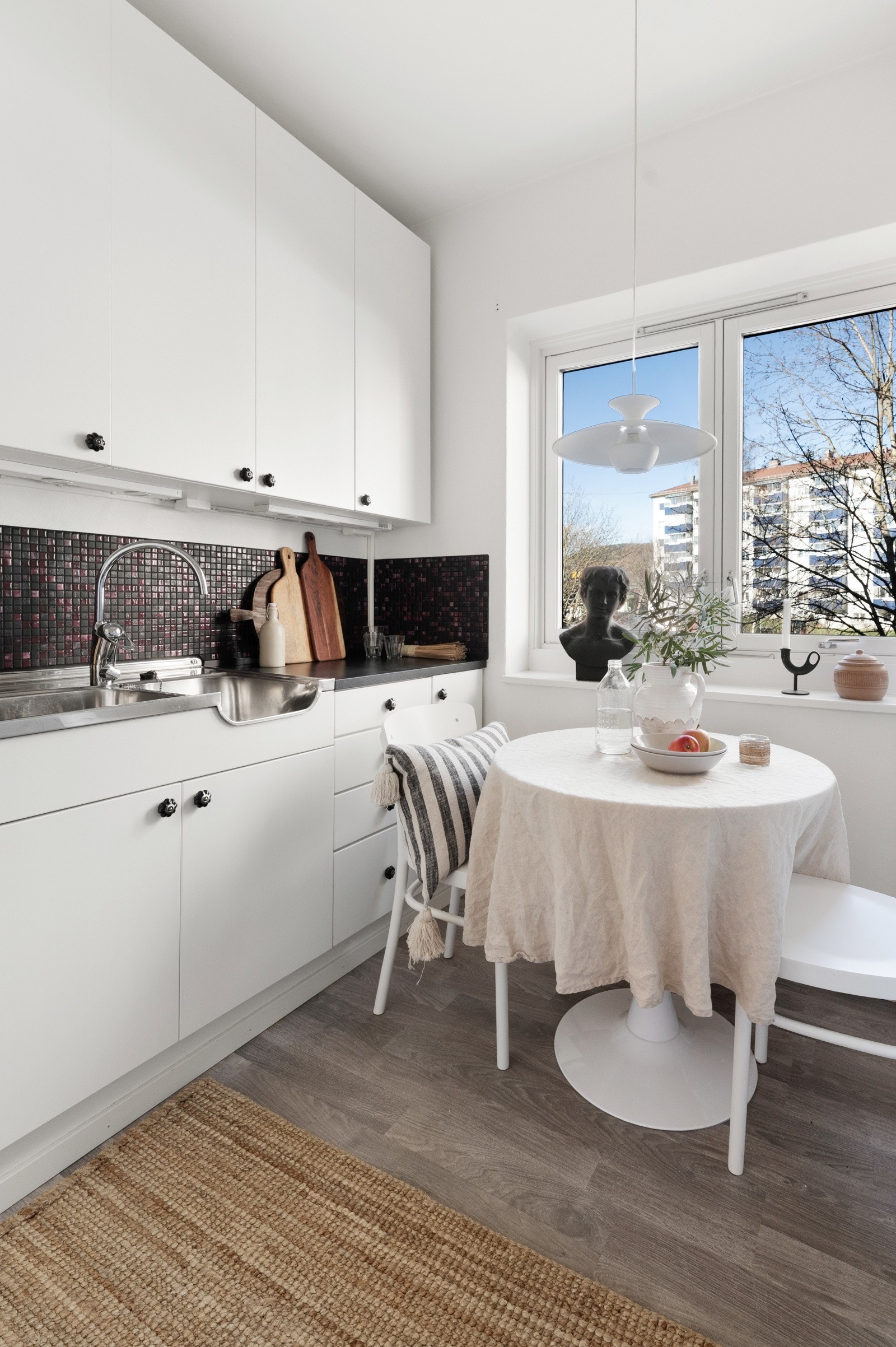 Det er plass til spisebord på kjøkkenet for den som ønsker det. Galleribilde