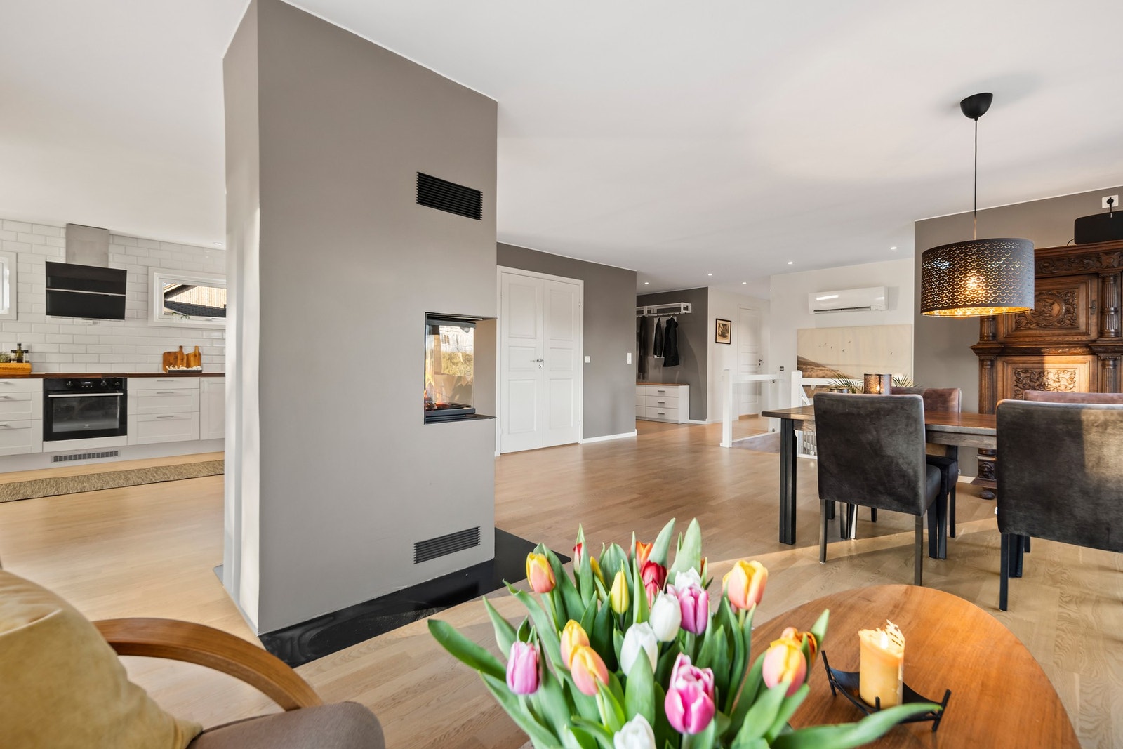 Med hele 5 soverom og 2 bad vil boligen kunne passe de fleste familiesammensetninger. Galleribilde