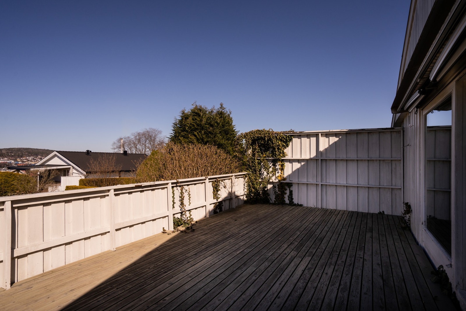 Terrassen er på 28 kvm og vender vest Galleribilde