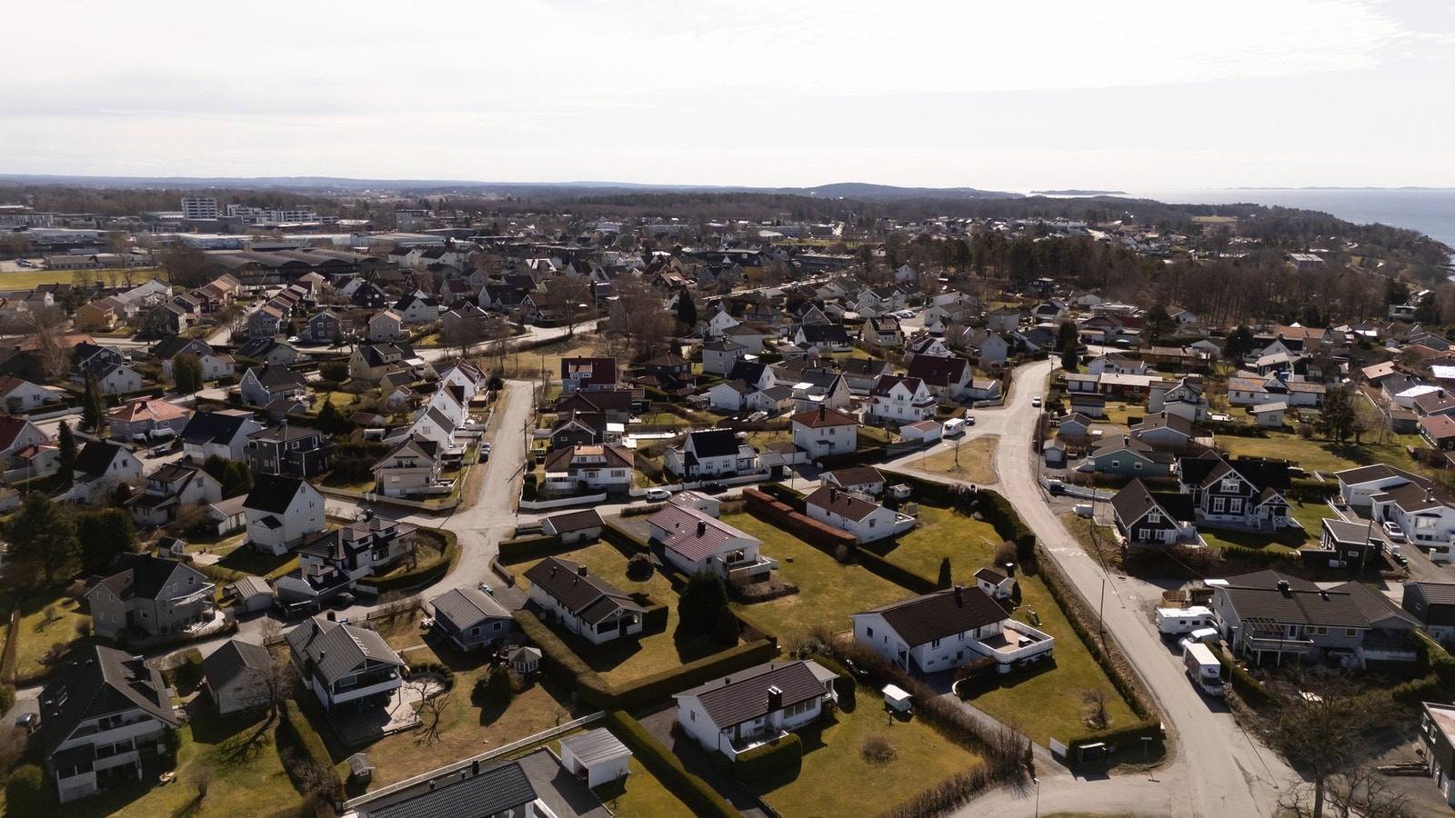 Kort vei til sentrum med dets fasiliteter, kollektivtransport, stand og naturskjønne omgivelser Galleribilde