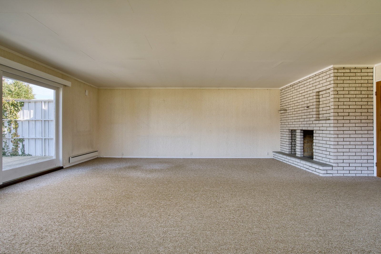 Stuen varmes opp med vannbåren varme via radiatorer, peisgrue og varmepumpe - her vil du garantert ikke fryse! Galleribilde