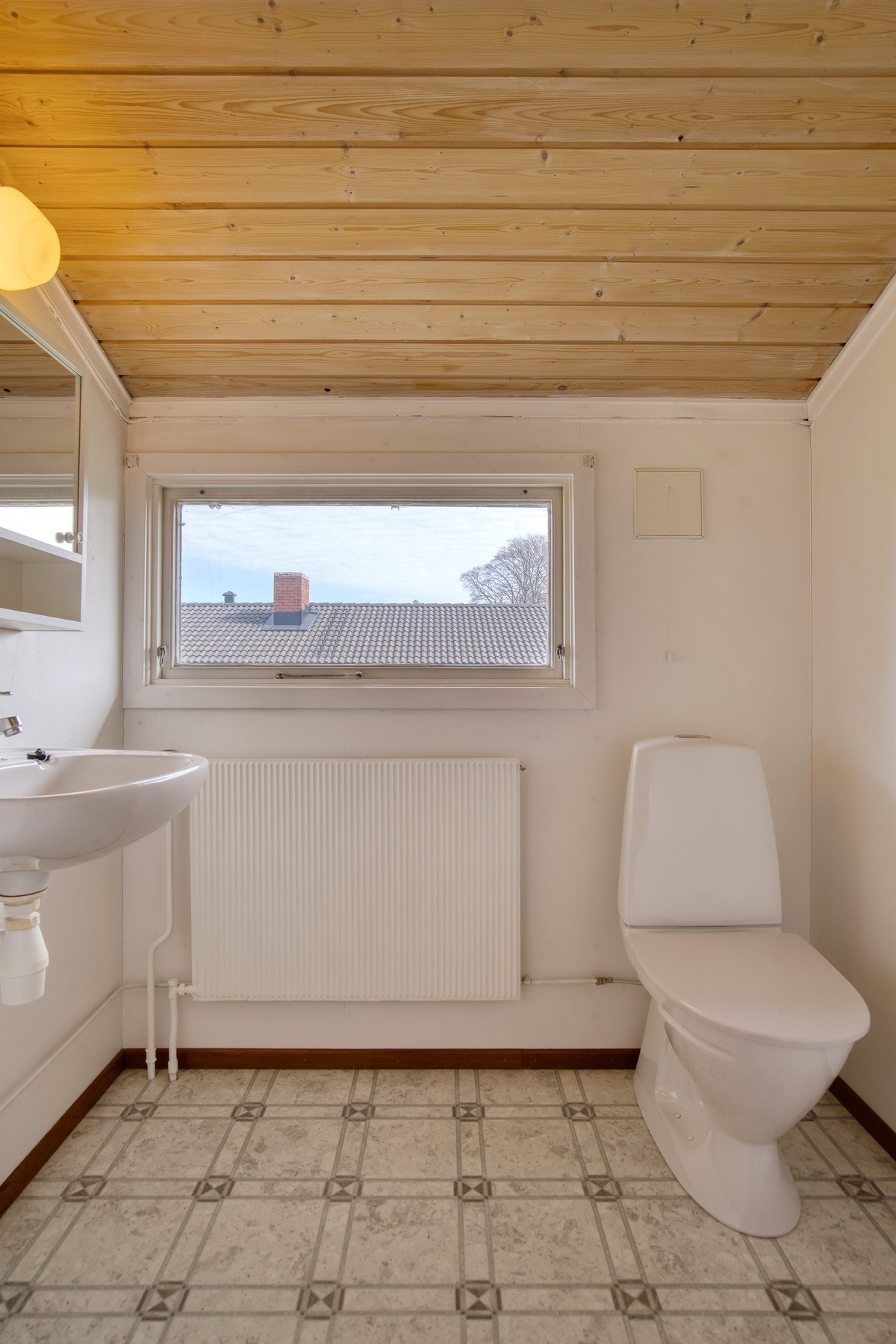 I tillegg er det ett separat toalettrom i tilknytning til gangen Galleribilde