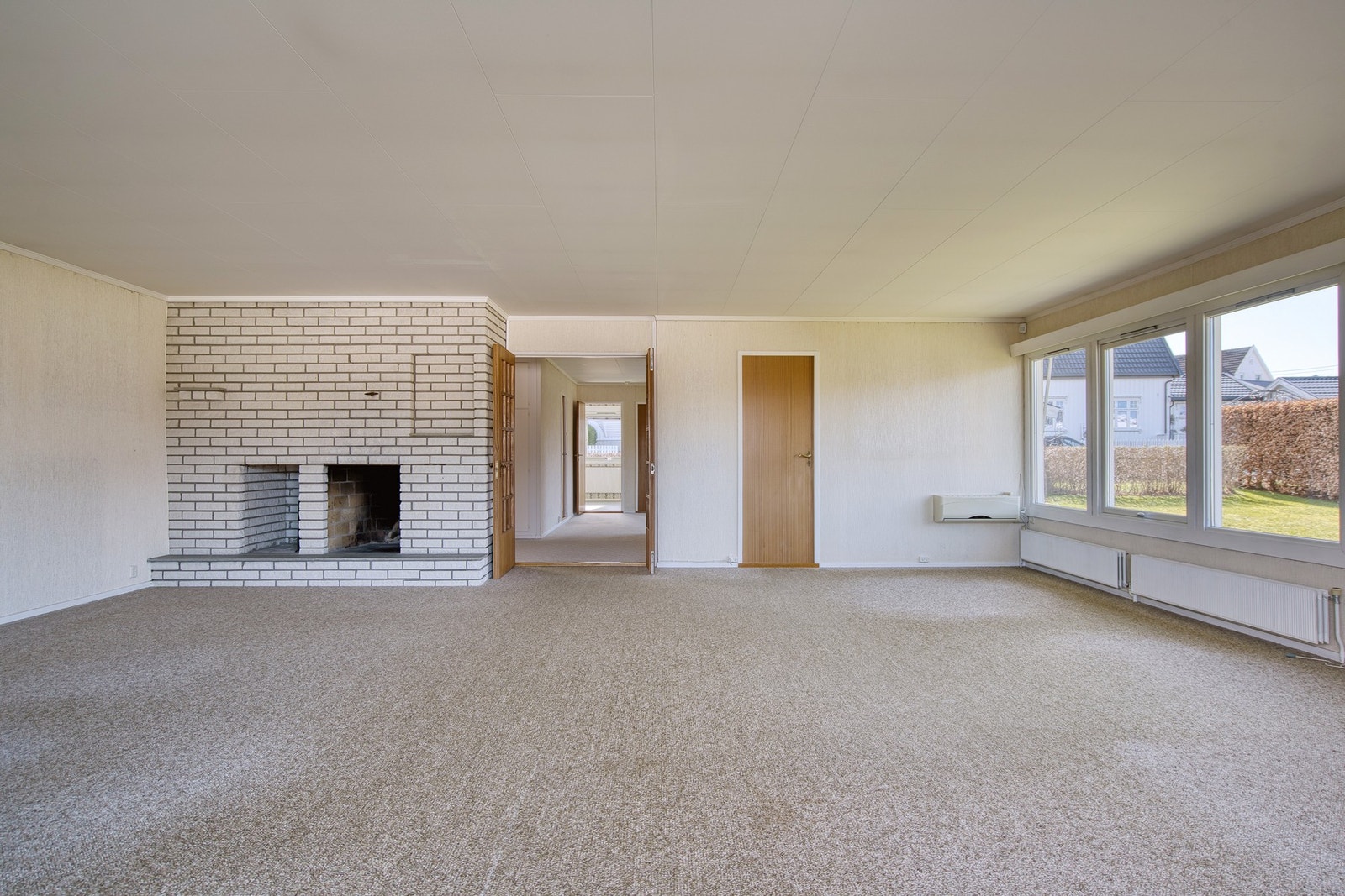 Det er flere vinduer som sikrer rikelig med naturlig lysinnslipp Galleribilde