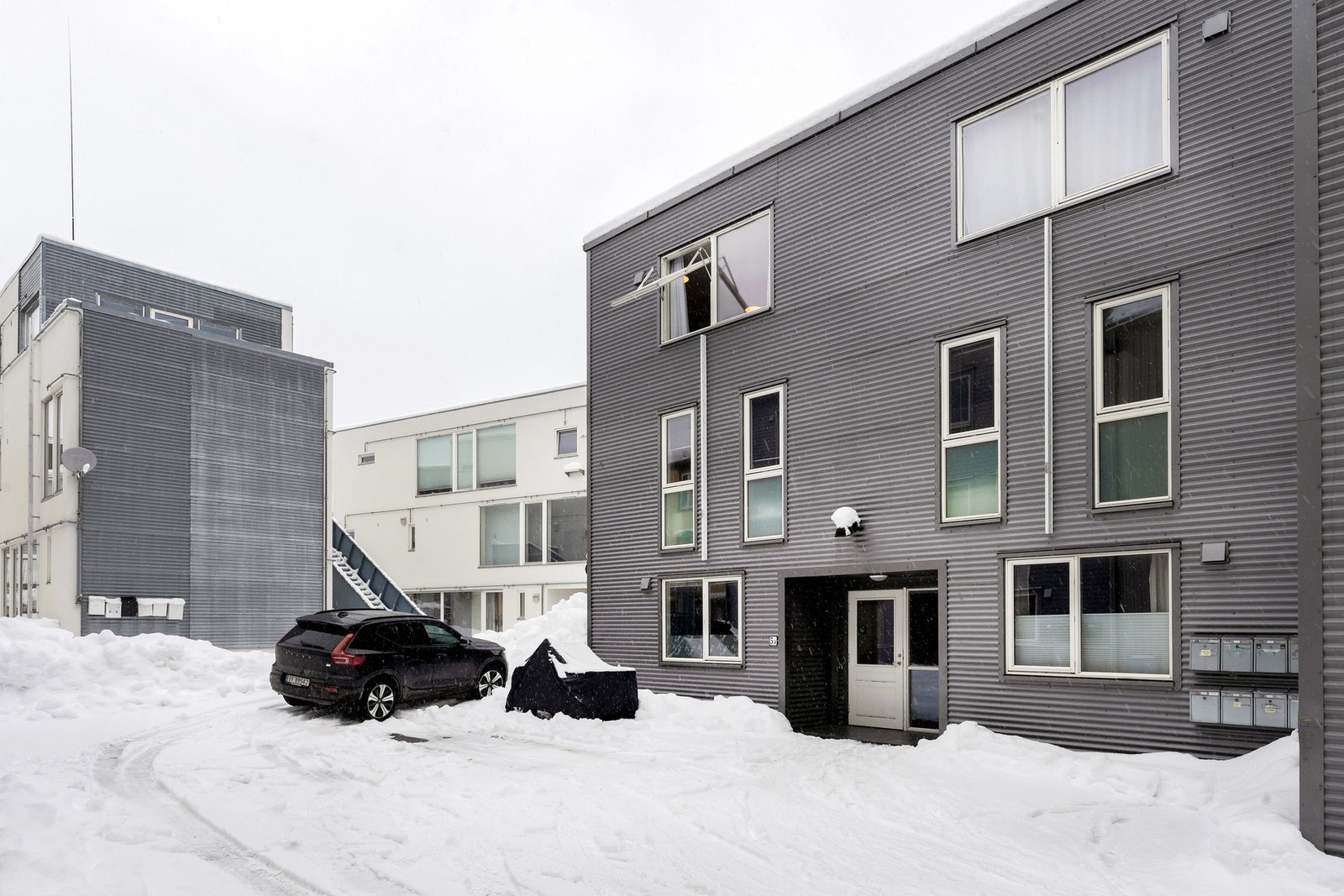 Leiligheten ligger i 1.etasje med felles inngangsparti. Galleribilde