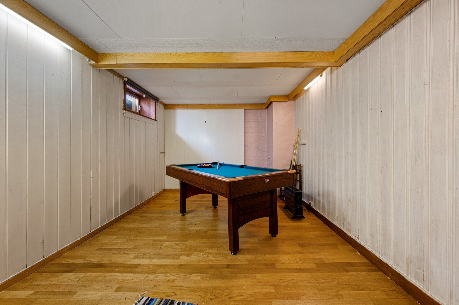Dette rommet har vært brukt som kjellerstue den gang det var ungdom i huset Galleribilde