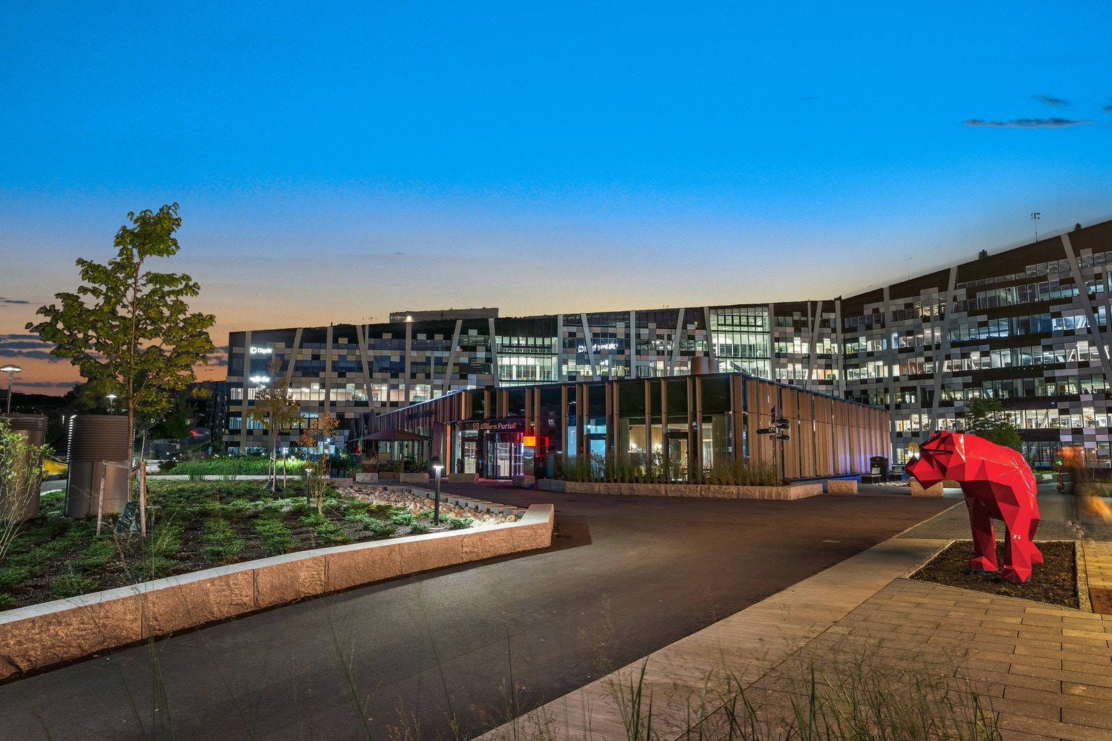 Økern Portal - Her finner du spennende spisesteder og kaffebarer, treningssenter, grøntområder med leke- og treningsfasiliteter og andre tilbud Galleribilde