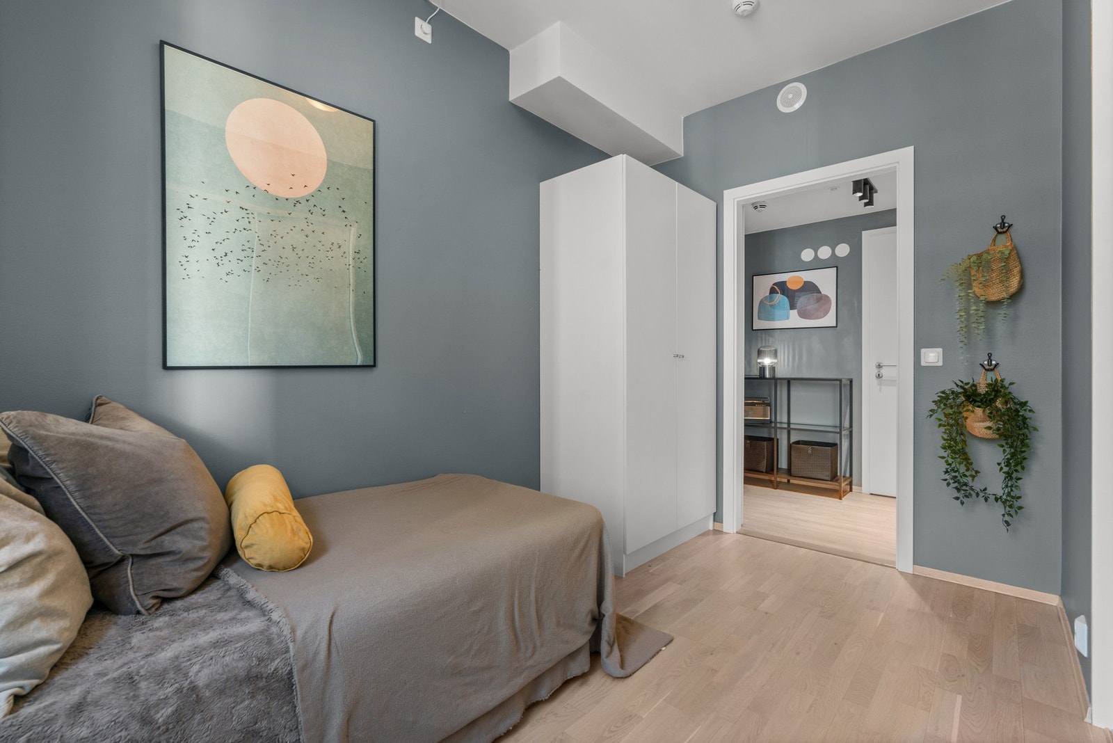 Det er også et ekstra medfølgende garderobeskap på soverom 2 Galleribilde