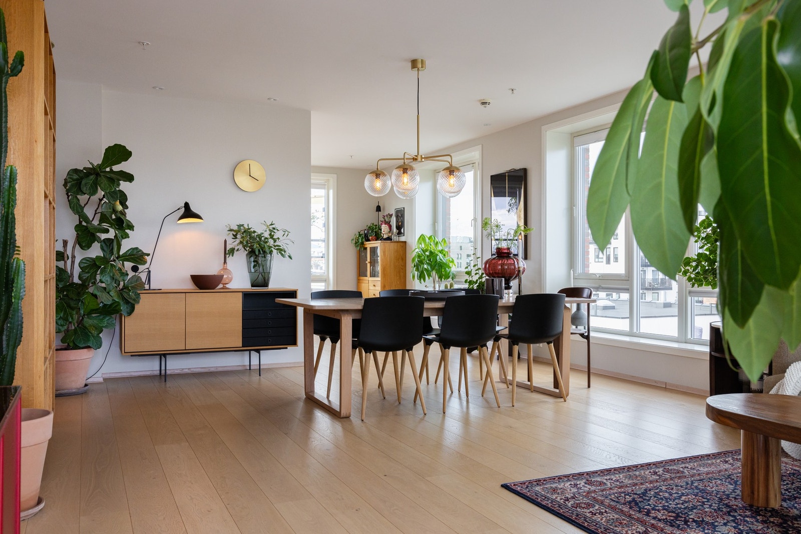 I leiligheten er det et pent 1-stavs parkettgulv samt lyse, slette veggflater. Galleribilde