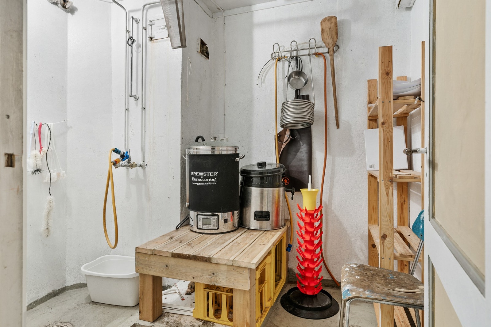 Bod med sluk, som har blitt brukt som bryggerom. Galleribilde
