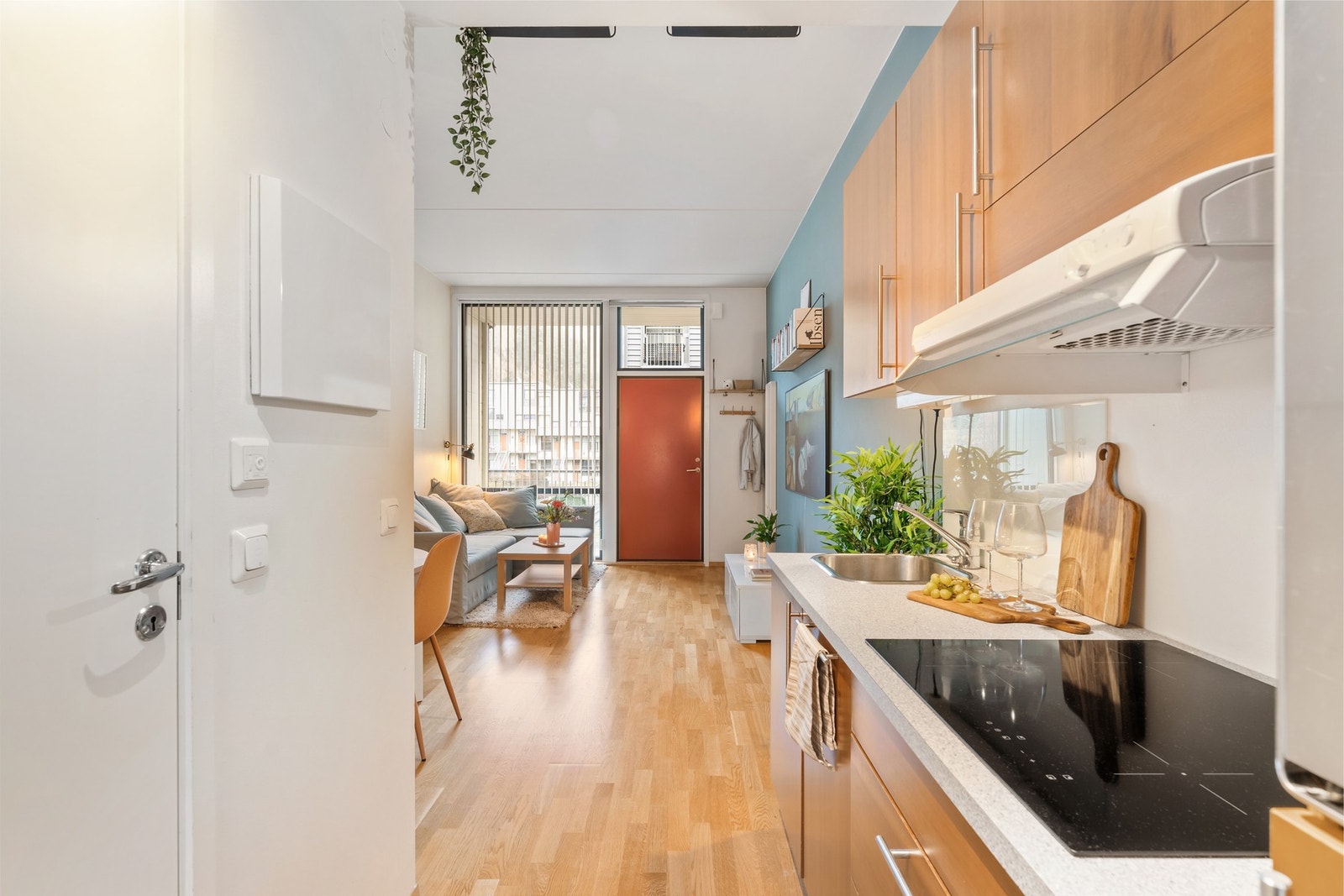 På tvers av kjøkkenet finner man baderommet. Galleribilde