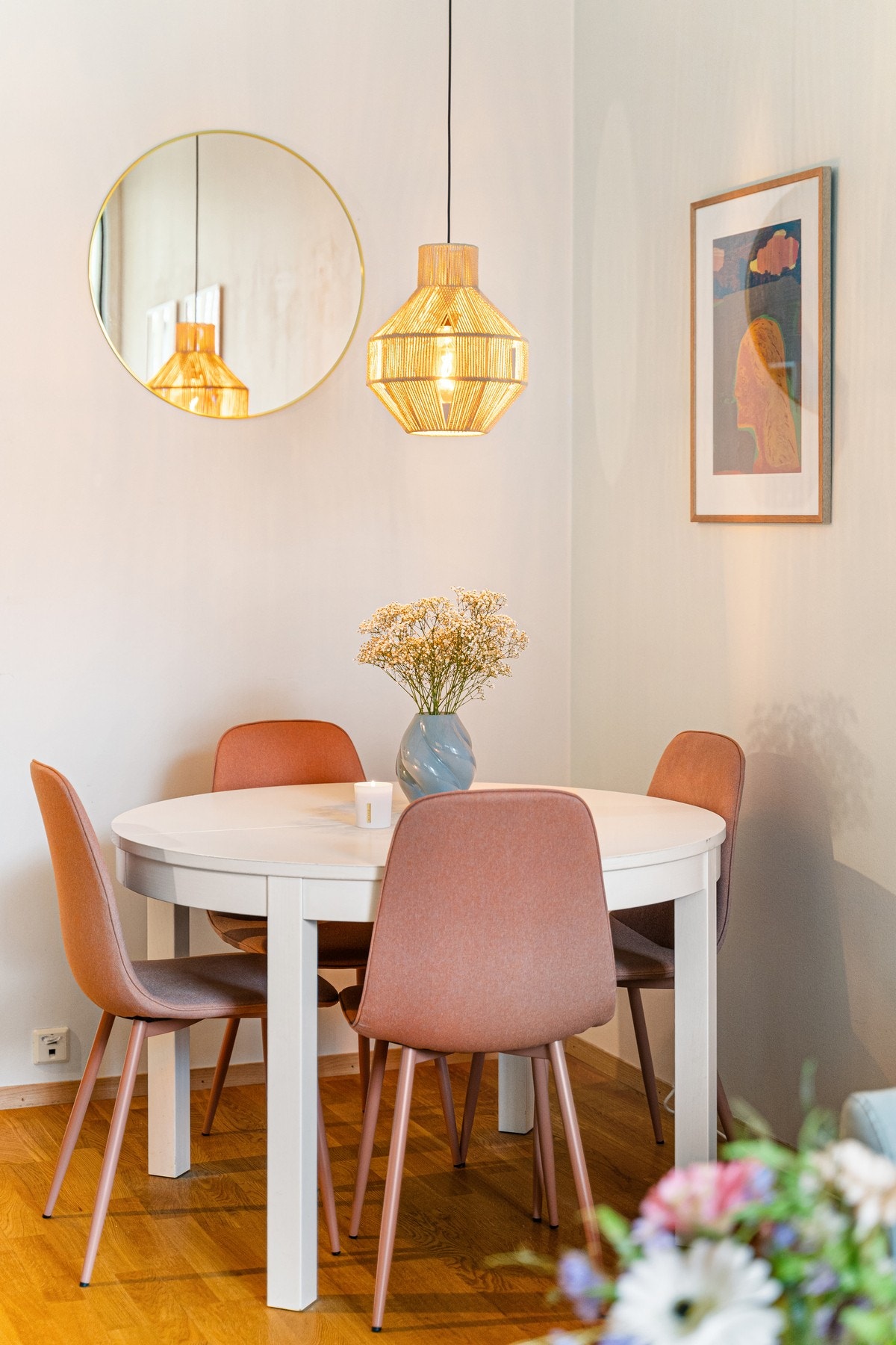 Spiseseksjonen finner sin naturlige plassering mellom kjøkken og stue. Galleribilde