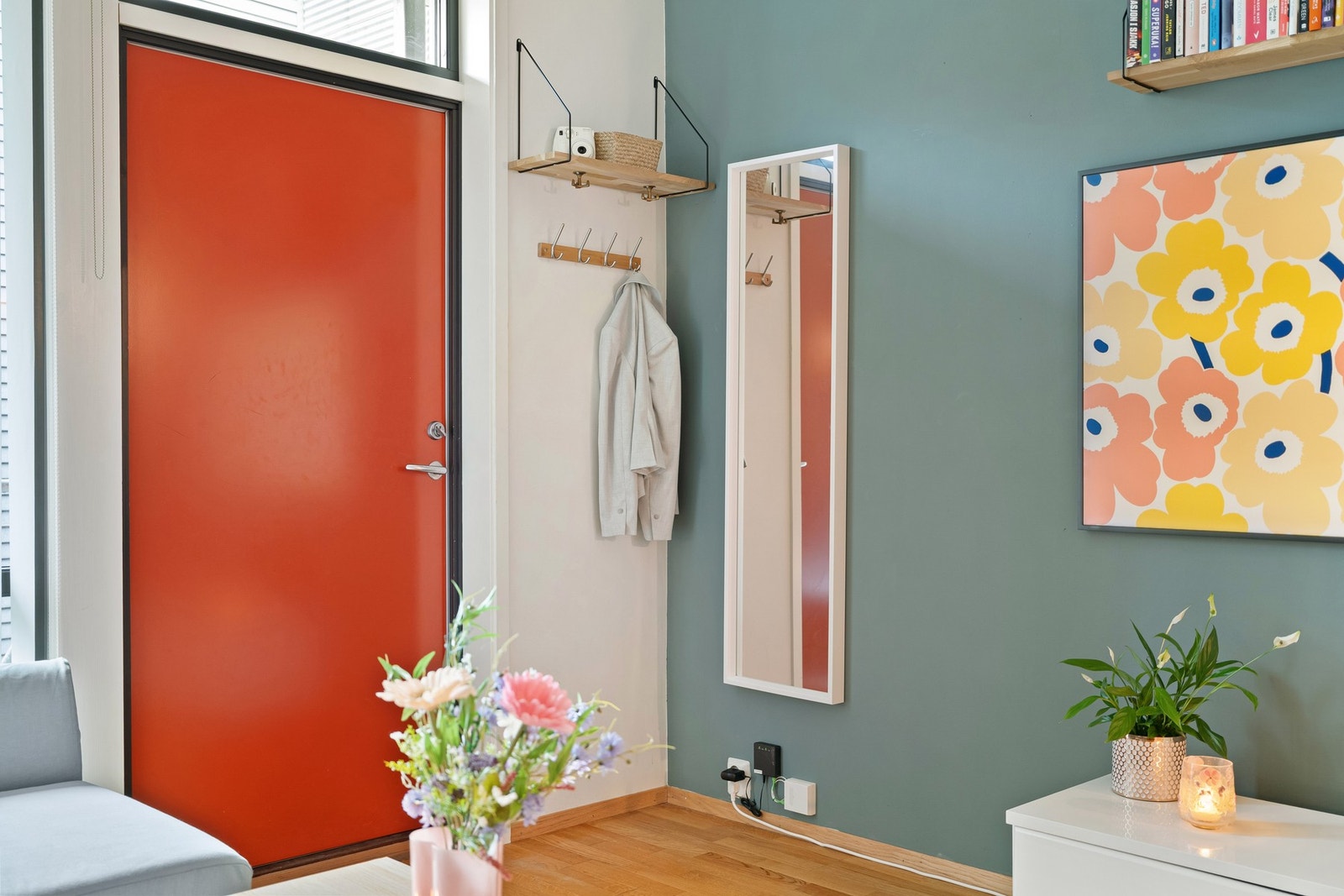 Det er mulig og sette opp en liten skillevegg for å etablere et eget inngangsparti. Galleribilde