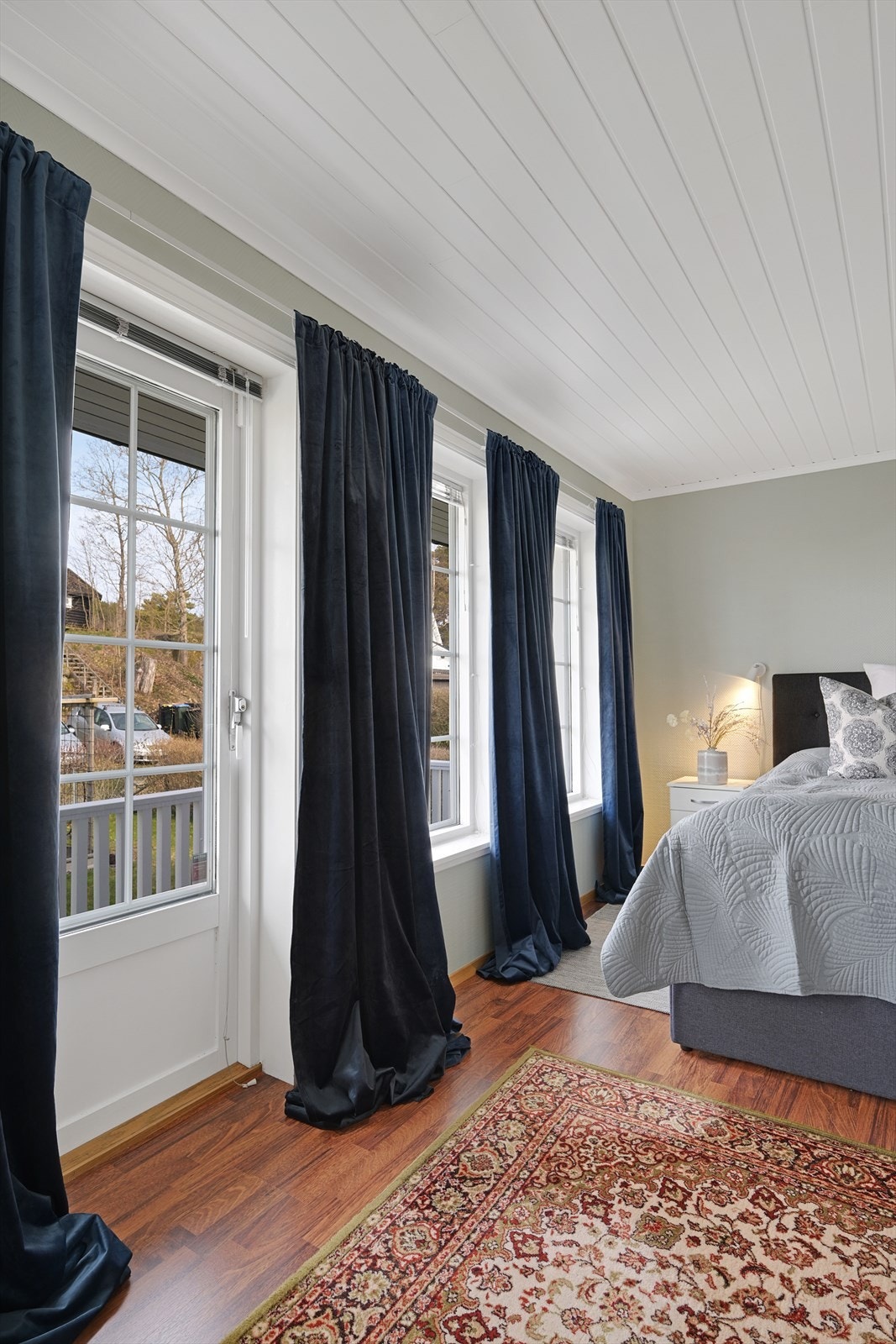 Fra soverommet har du adkomst til en deilig balkong. Galleribilde