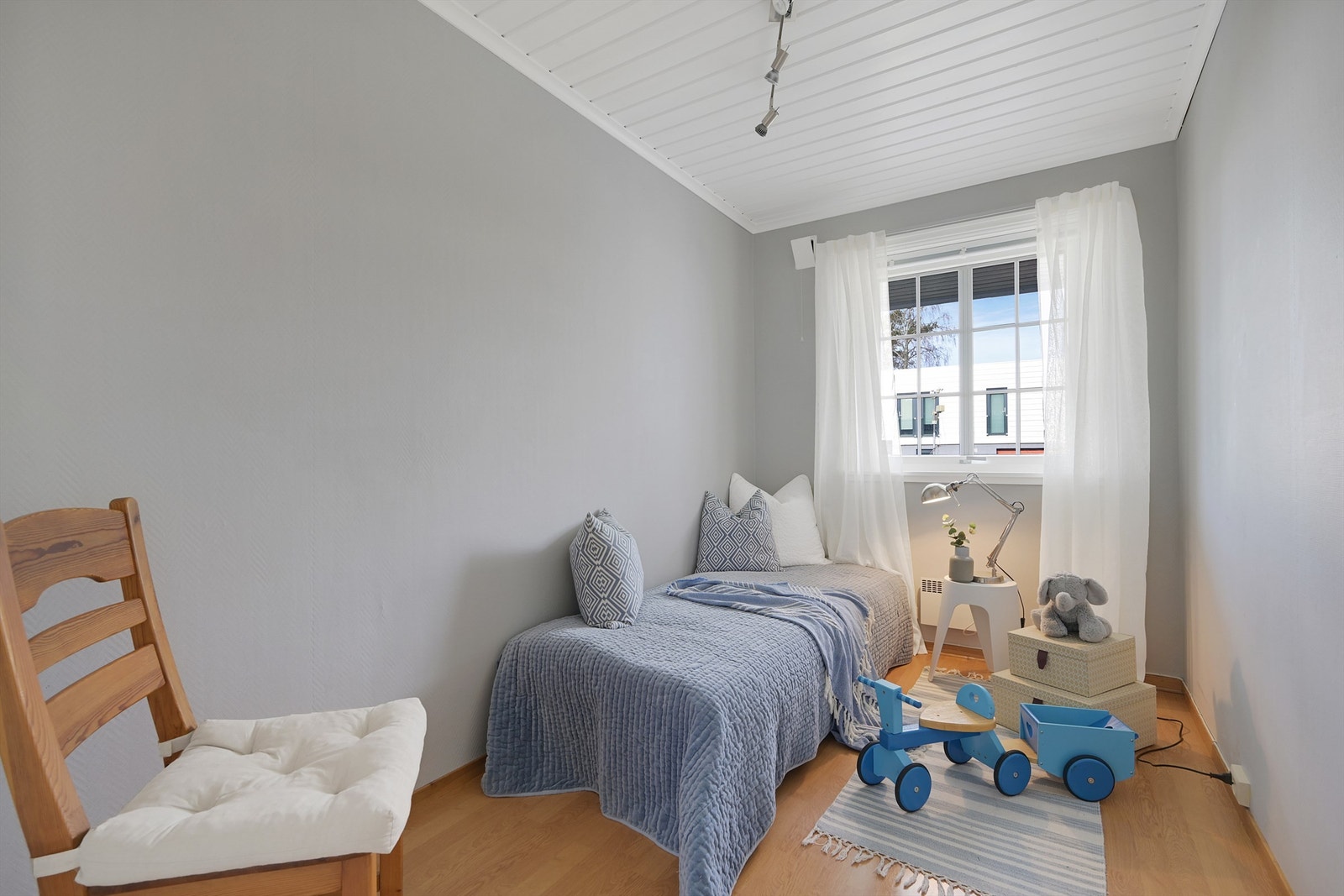 Soverom som passer ypperlig som barnerom eller kontor. Galleribilde