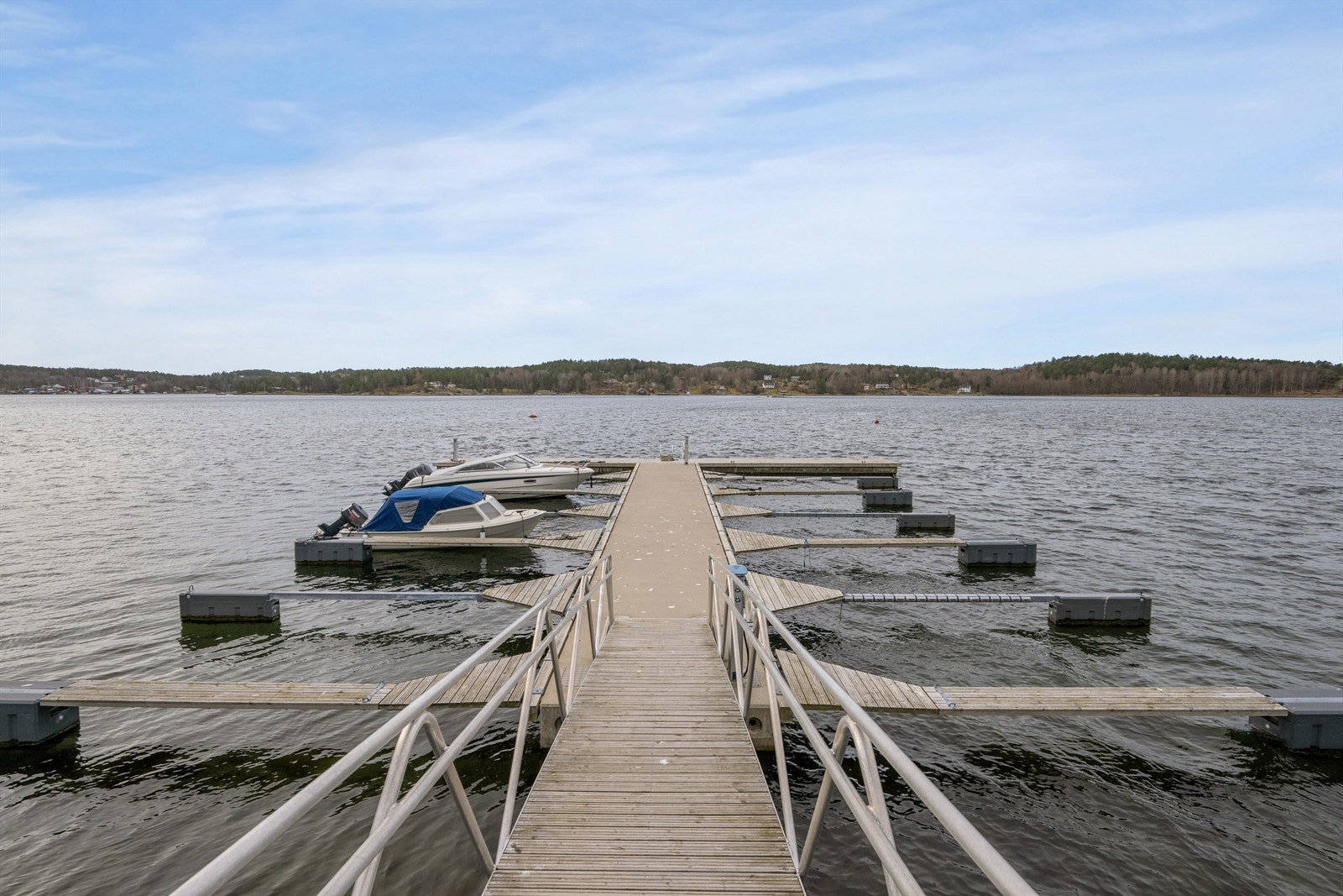 Mulighet til fortøyning av en middels stor båt. Galleribilde