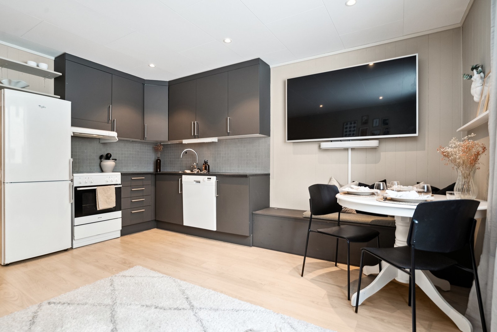 Leiligheten har sentral beliggenhet, delvis skjermet fra støy fra hovedvei Galleribilde