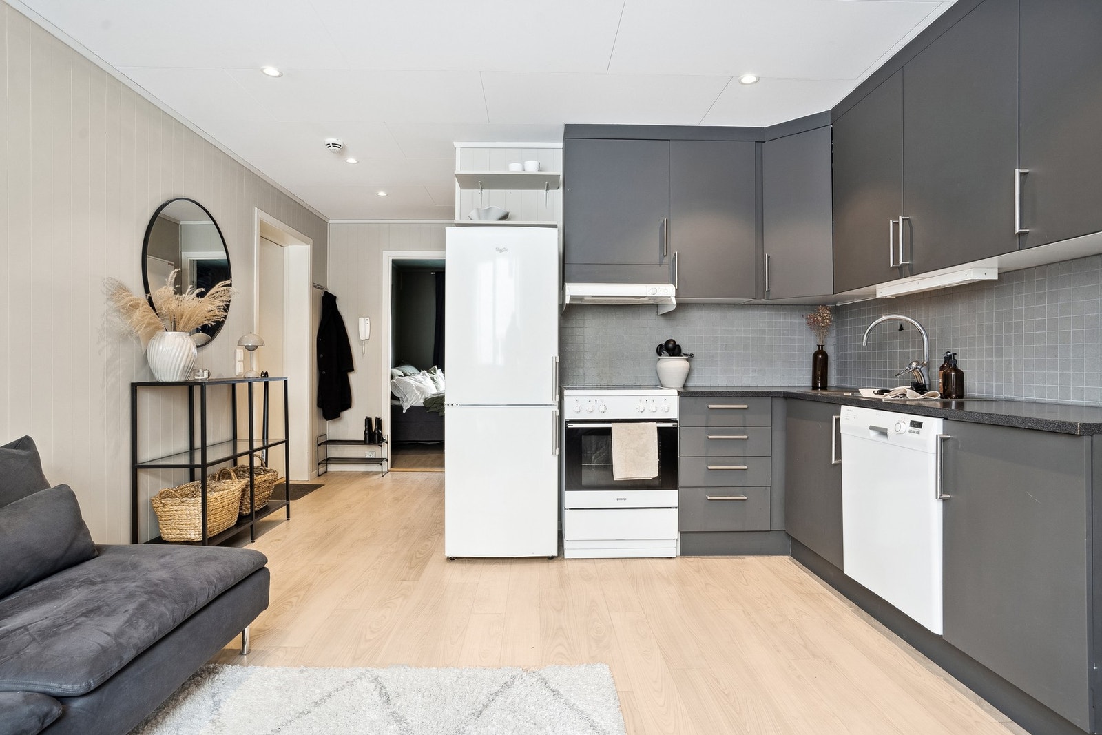 Stue med åpen løsning mot kjøkken Galleribilde