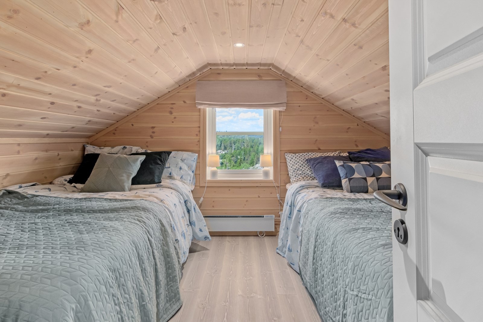 Hemsrom innredet med soveplasser (ikke godkjent soverom) Galleribilde