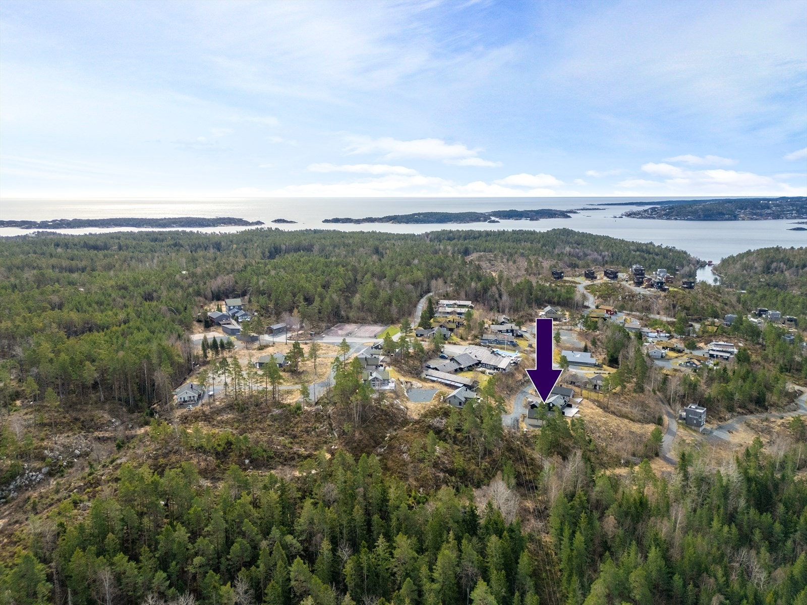 Dronebilde over Jegertunet - kort vei til sjøen og idyllisk skjærgård! Galleribilde