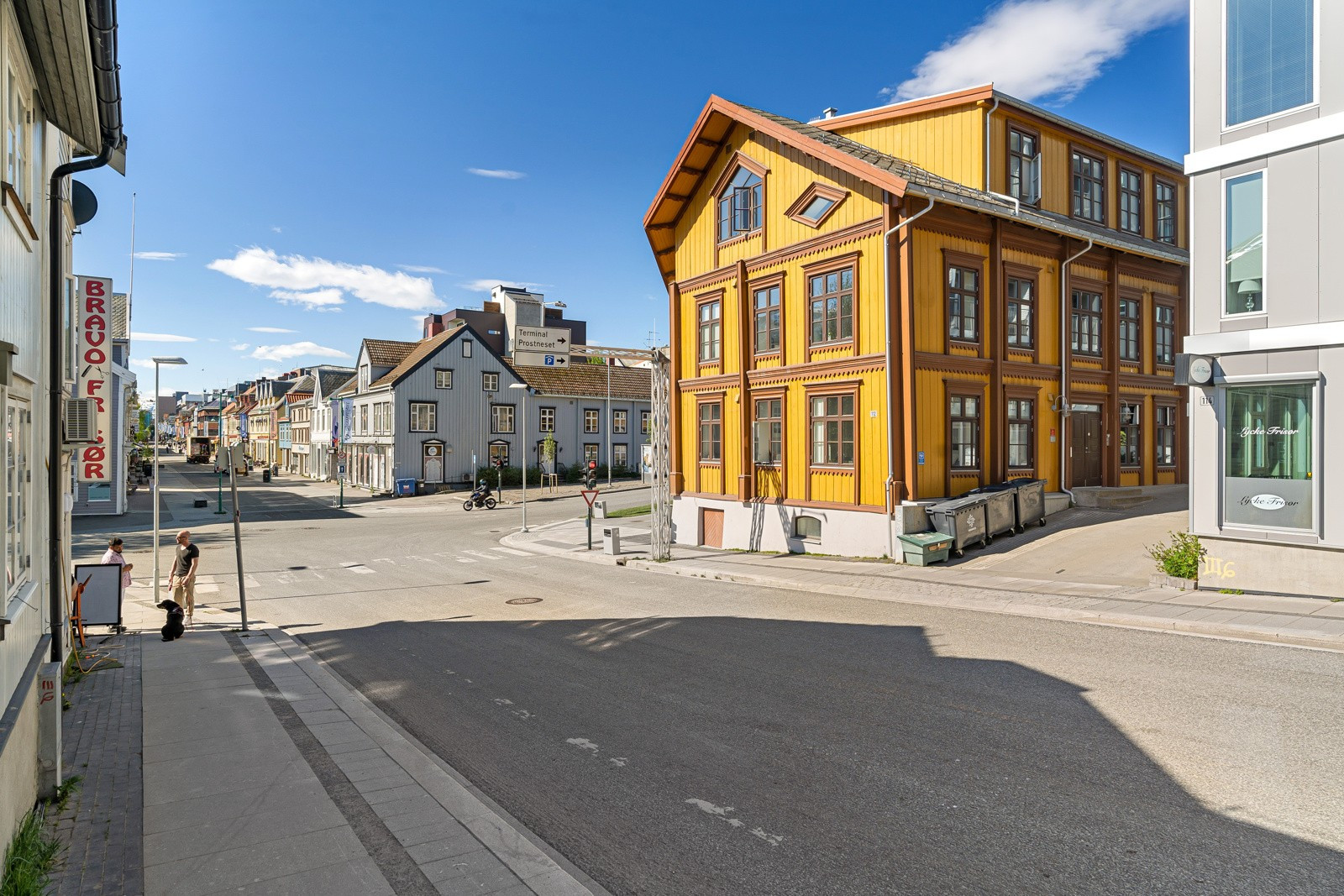 Storgata 112 i Tromsø har en flott og stolt historie. Bygget ble totalrenovert i 2014.