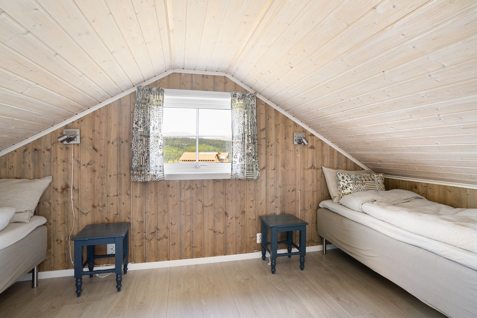 Hemsen med innredet loftstue/ekstra sengeplasser Galleribilde