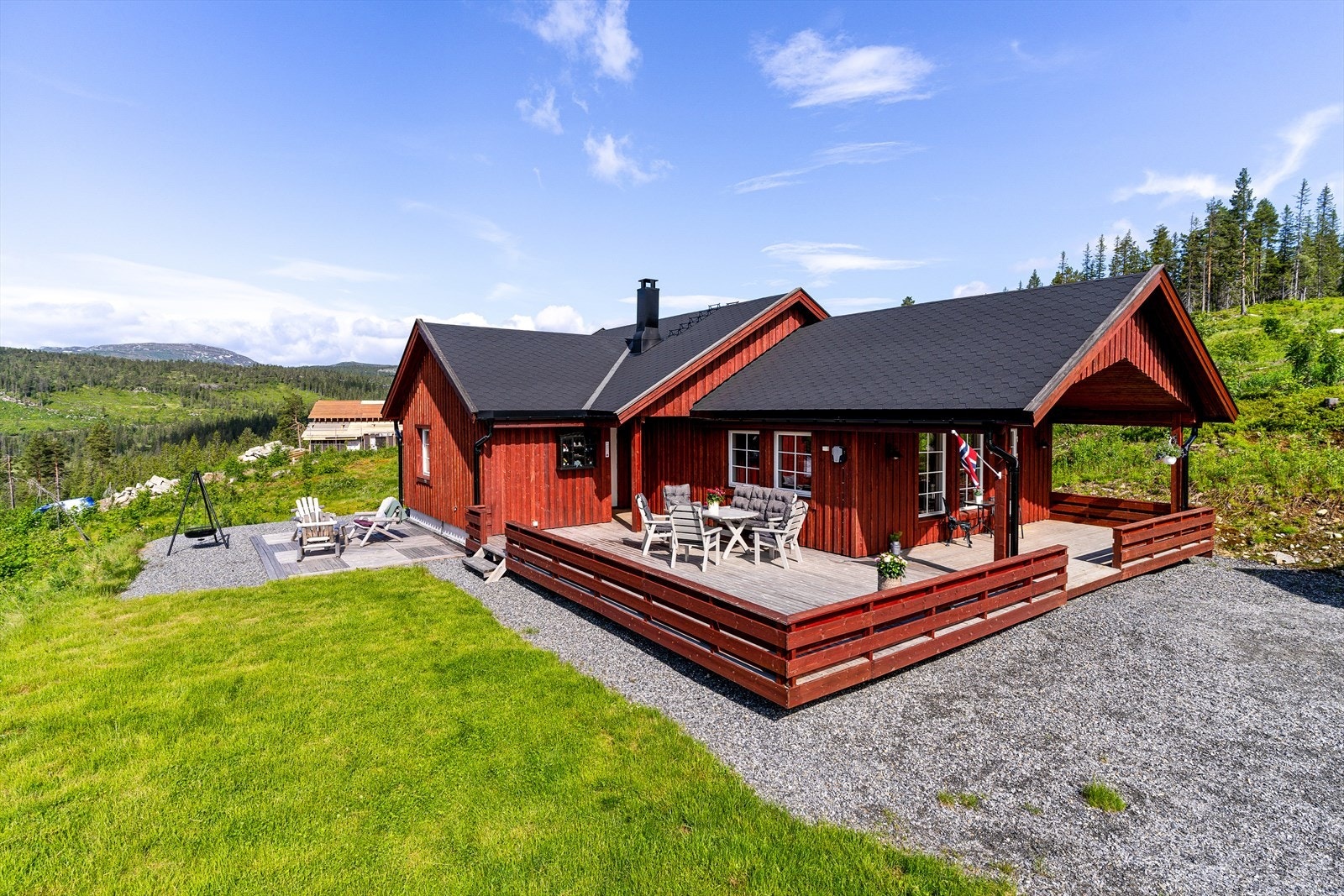 Hytta ble nybygd i 2019, og fremstår rik på fasiliteter. Galleribilde