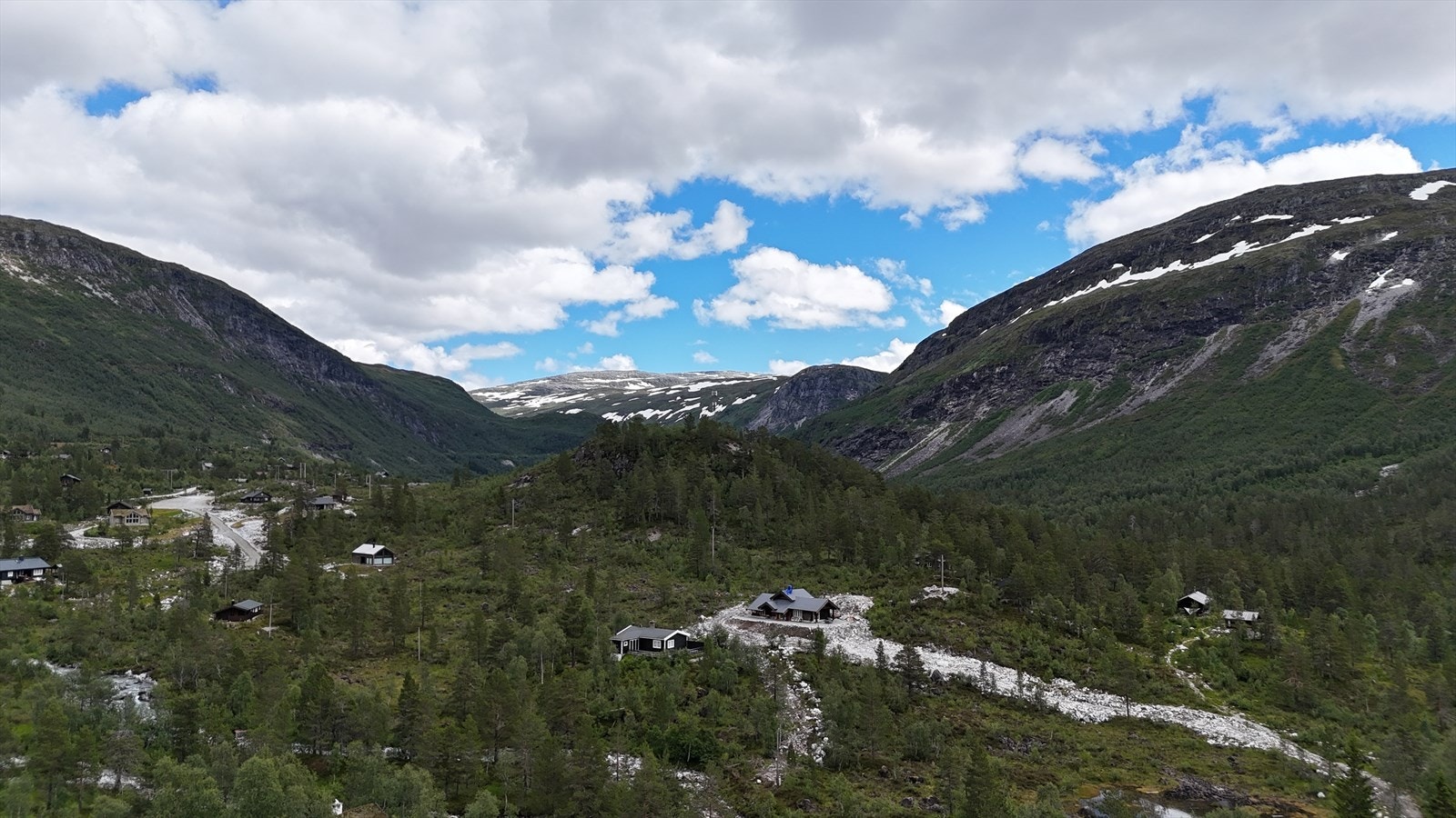 I området florerer det av turmuligheter både på sommer og vinterstid. Galleribilde