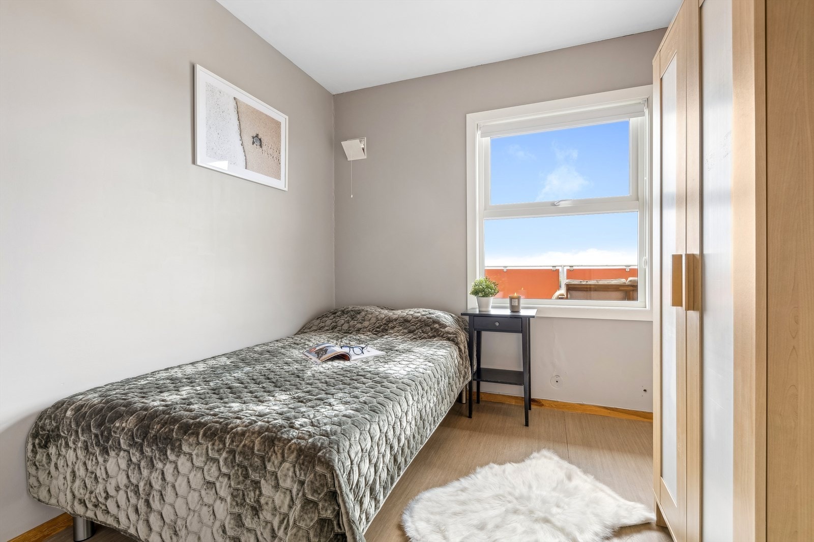 Soverom 2 passer utmerket som kontor, gjesterom eller barnerom. Galleribilde