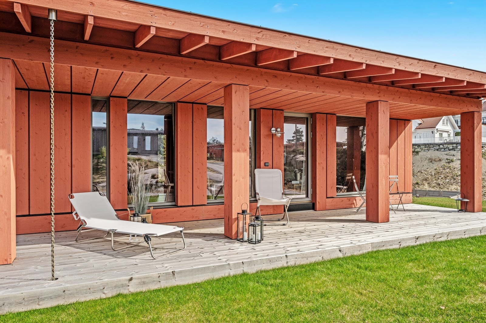 Sydri byr på alt du ønsker av en sommerhytte i Kragerø - en levende skjærgård, tilgang til sjøen og fjorden, et av Norges beste golfanlegg, naturskjønne omgivelser, fantastiske opplevelser, spennende aktiviteter og uendelige rekreasjonsmuligheter. Galleribilde