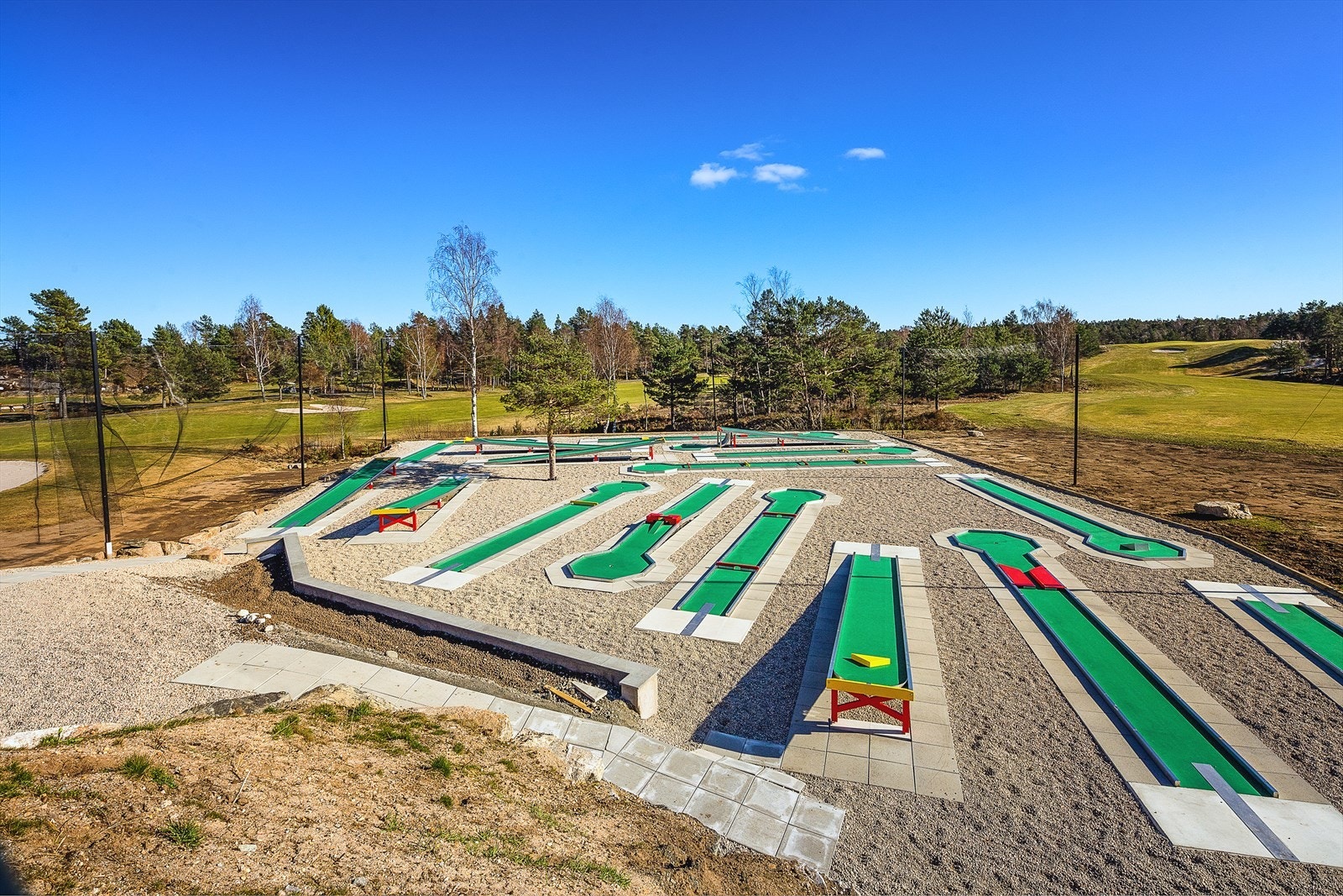 Nyere, flott minigolfbane. Galleribilde