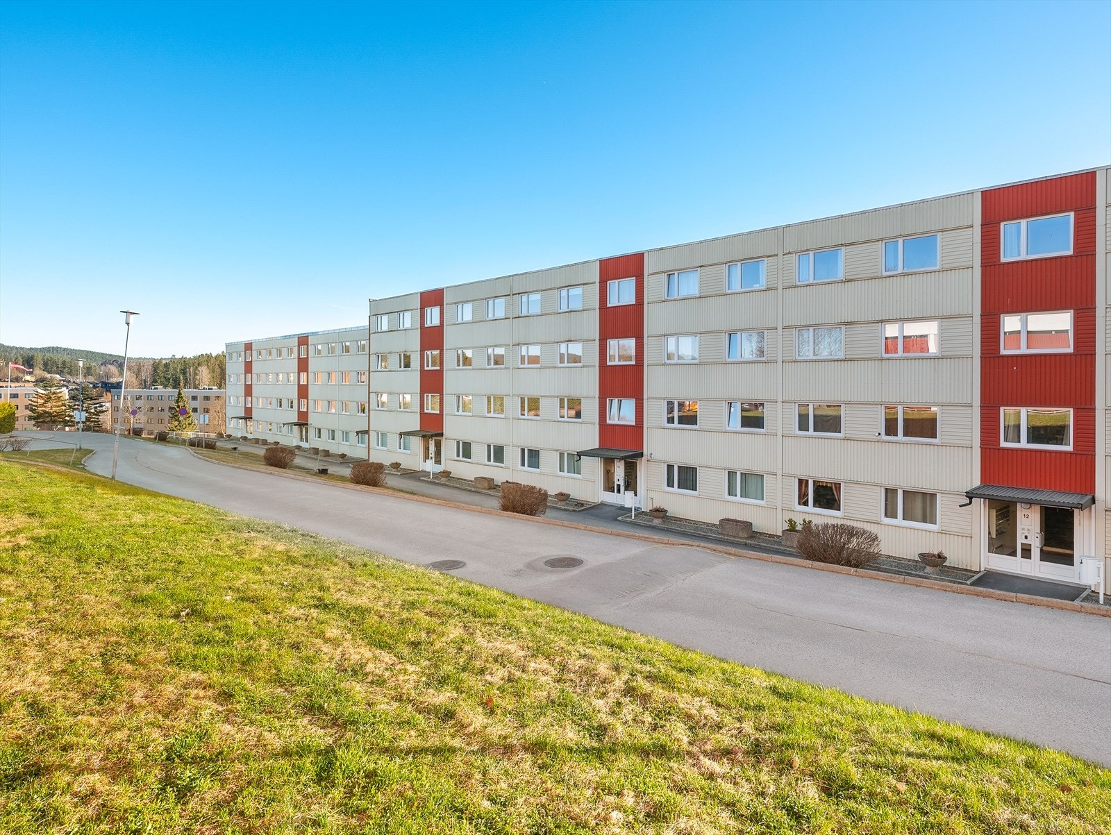 Boligen har asfaltert adkomst. Galleribilde