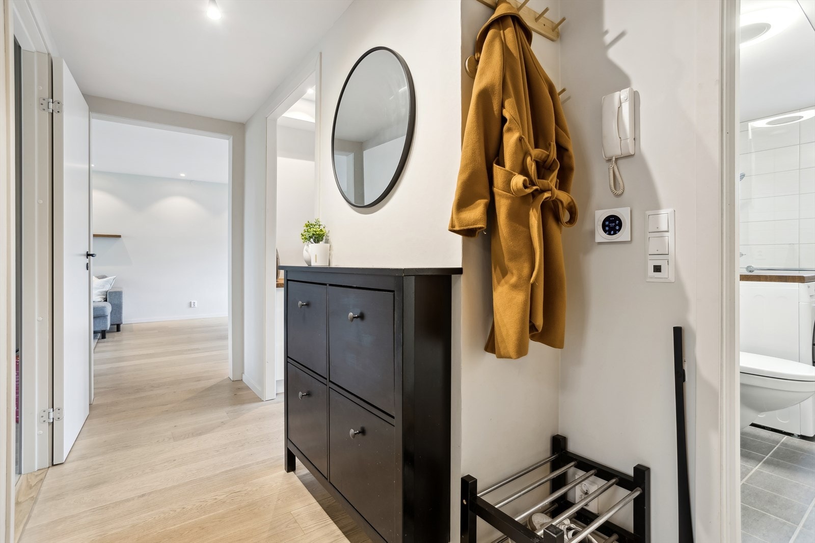 Velkommen inn i en lys og luftig entre. Galleribilde