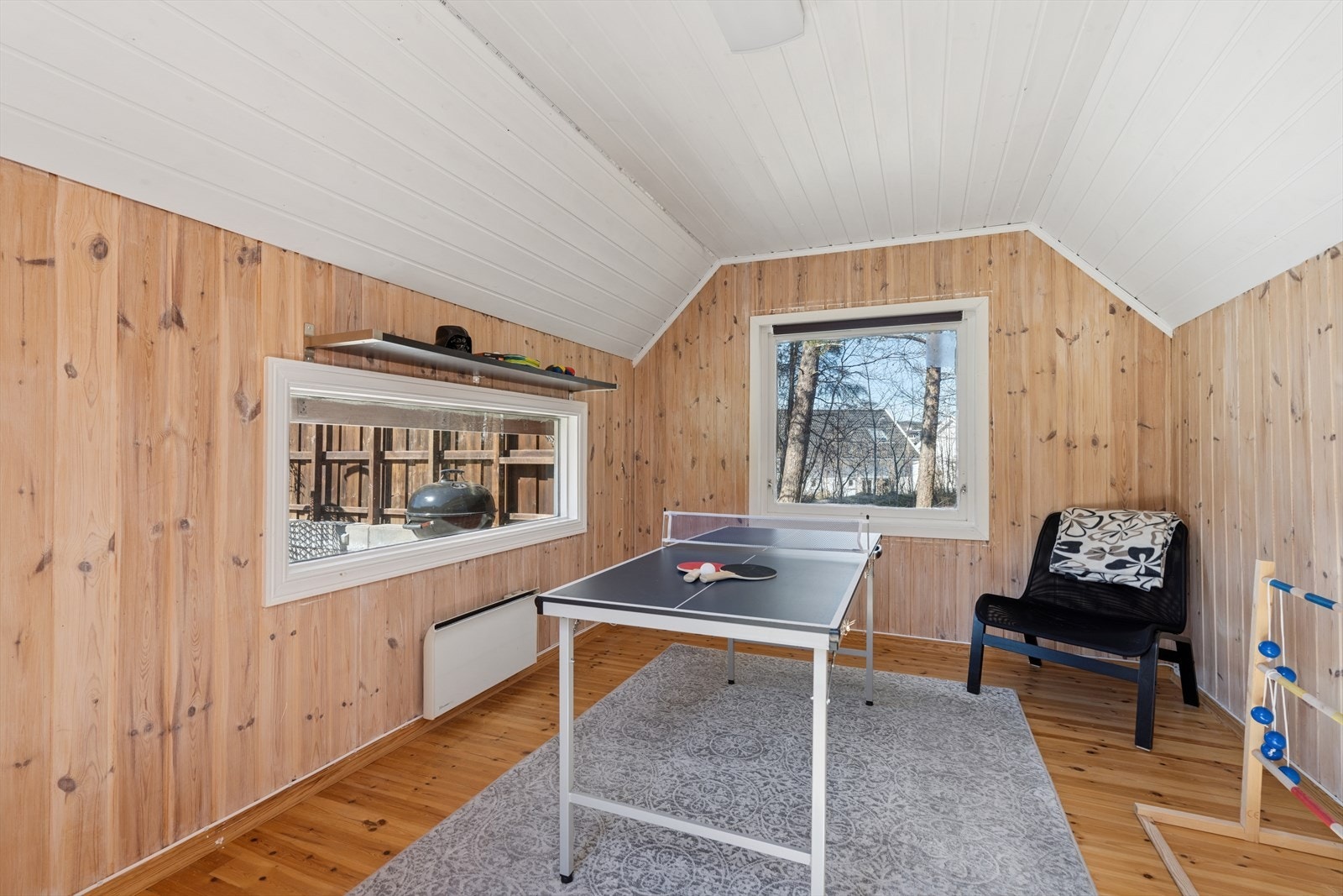 Utebod med muligheter for oppbevaring, eller et slag Ping Pong! Galleribilde