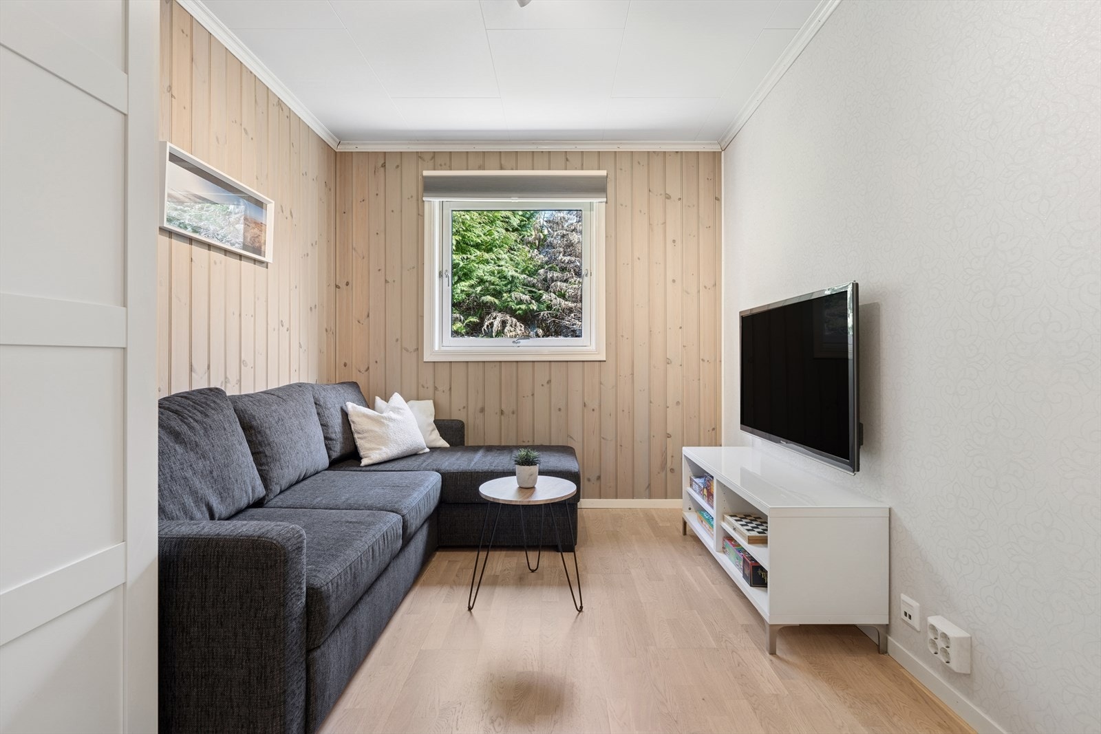 Soverom 3
brukes i dag som Tv-stue. Perfekt når klassekamerater og venner er på besøk Galleribilde