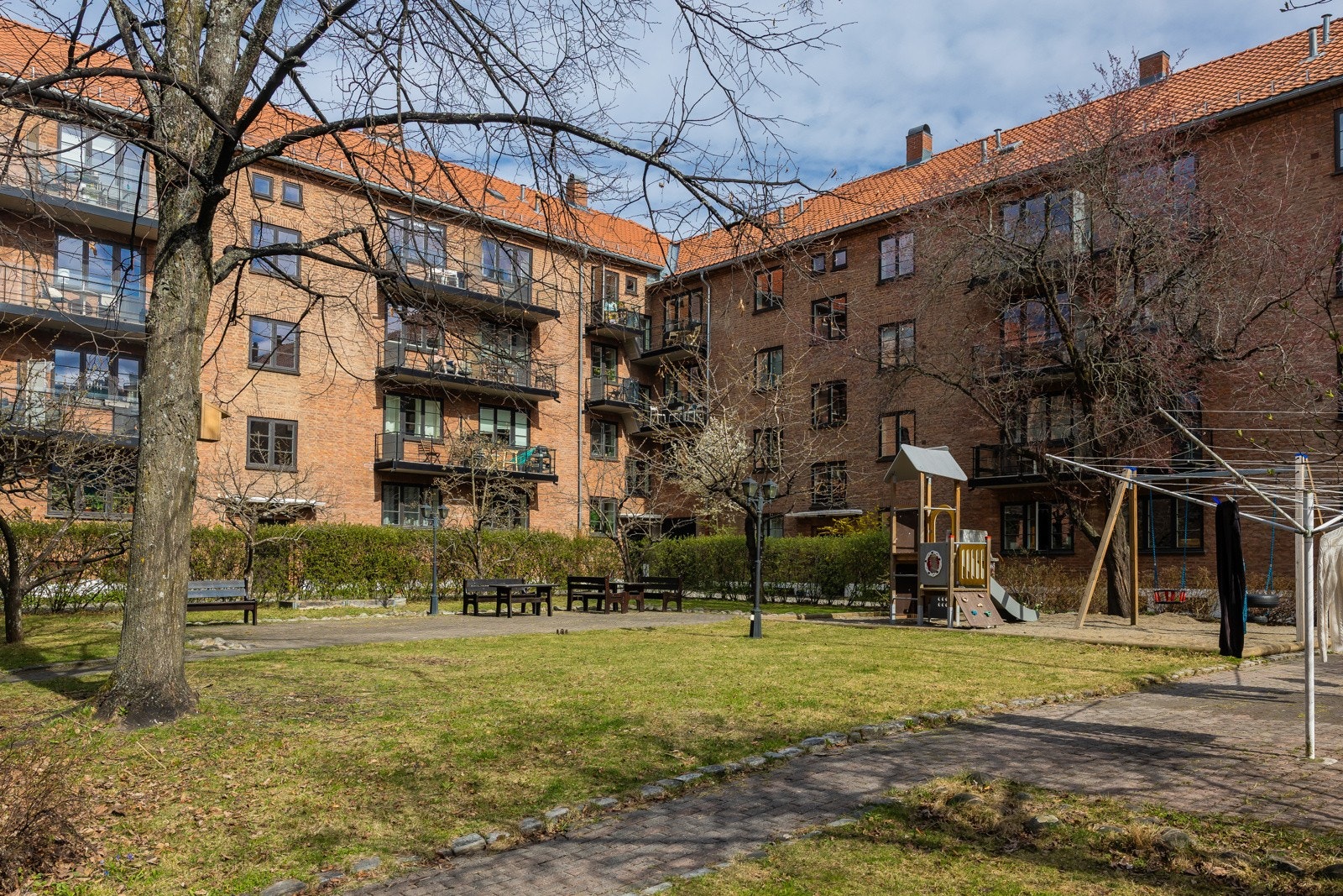 Slik ser indre gårdsrom ut i starten av april Galleribilde