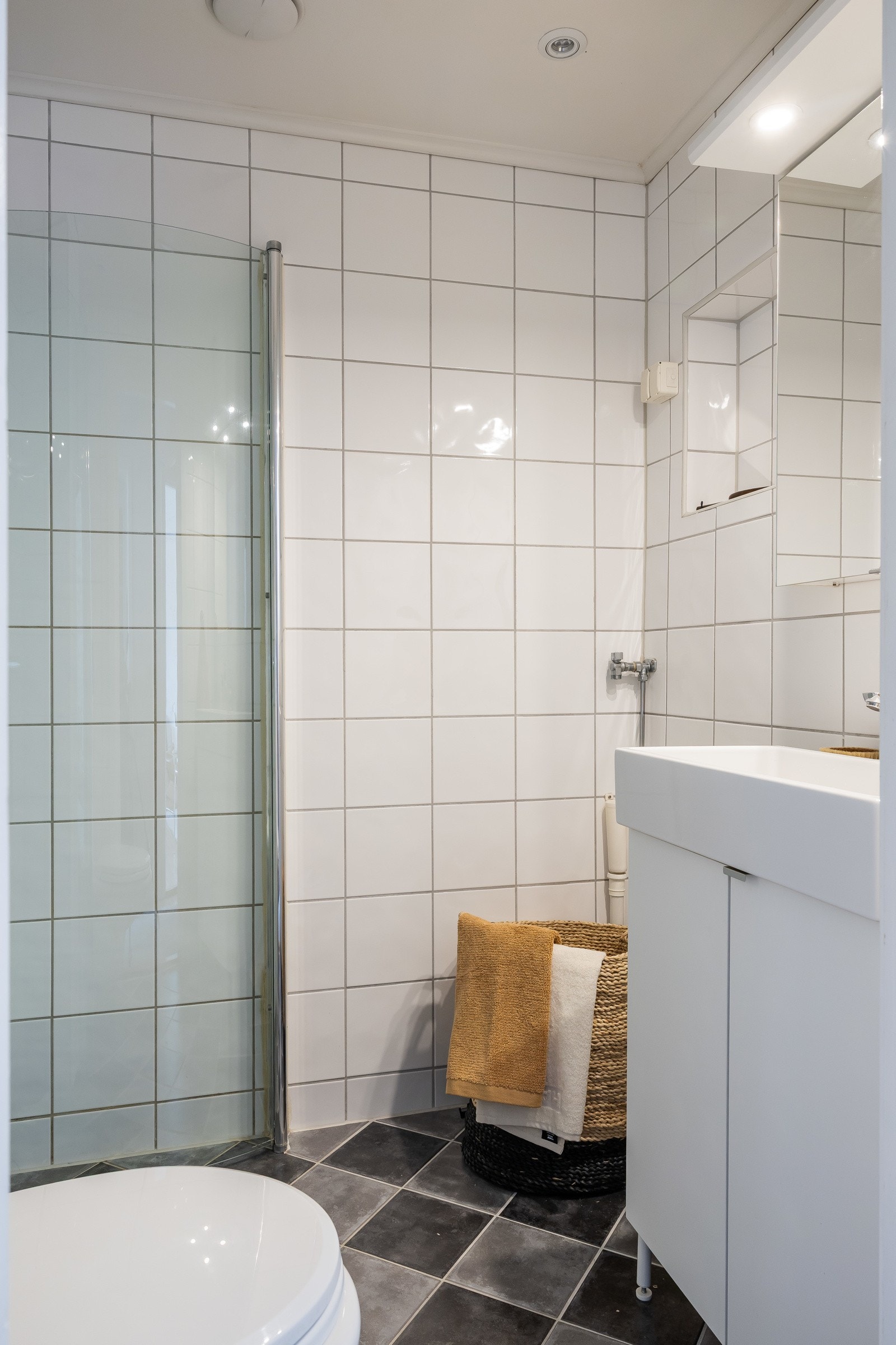 Baderom m/opplegg for vaskemaskin Galleribilde