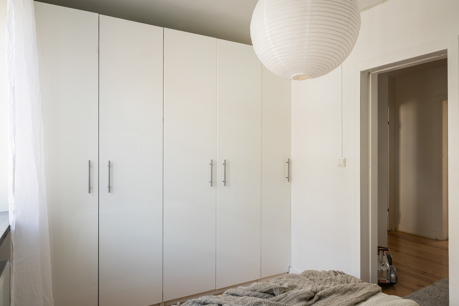 Garderobeskap medfølger salget Galleribilde