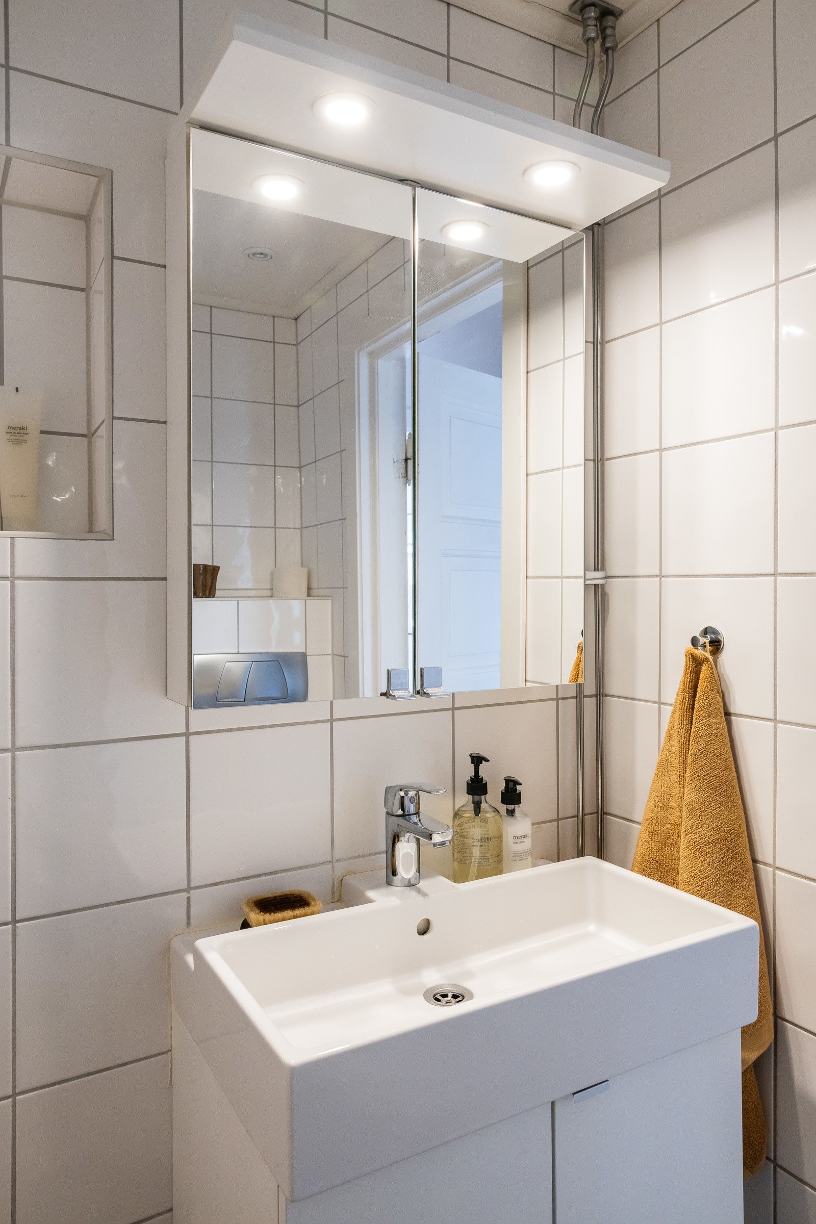 Servantskap og speilskap Galleribilde