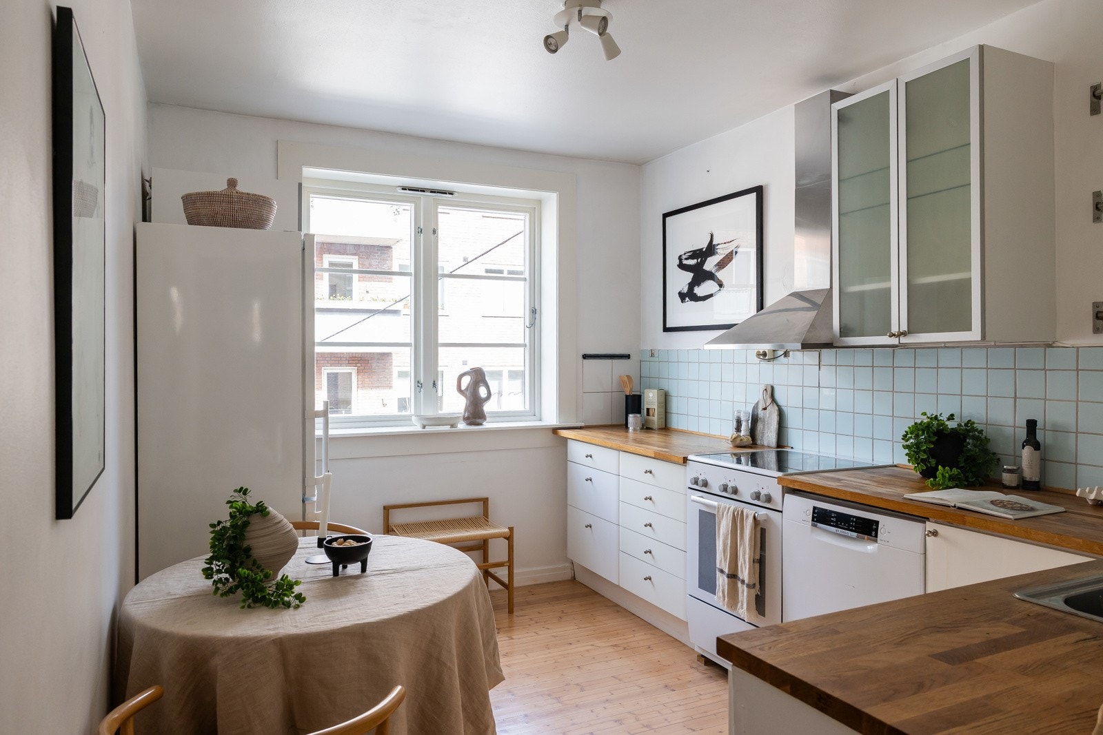 Separat kjøkken. Modernisering. Div. hvitevarer medfølger. Galleribilde