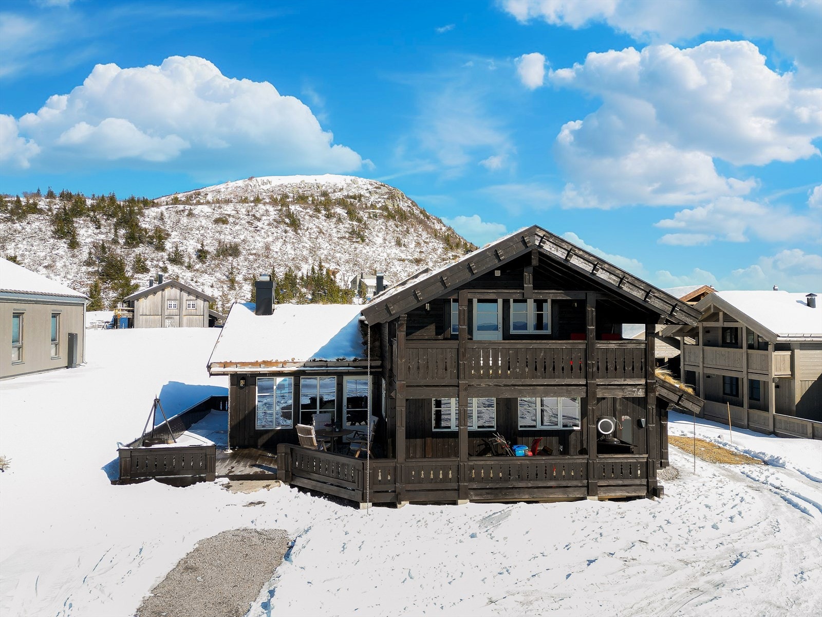 EiendomsMegler1 ved Halvor Østerli presenterer Jønnbuflåtin 74! Galleribilde