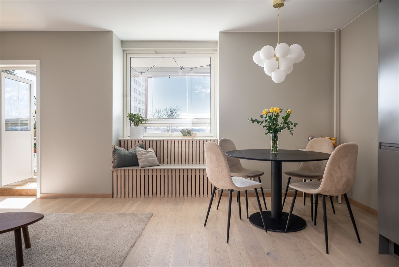 Dette er en leilighet for deg som ønsker noe mer enn standard oppusset - her får du en bolig som er bygget opp med omtanke, kvalitet og gjennomføringsevne. Galleribilde