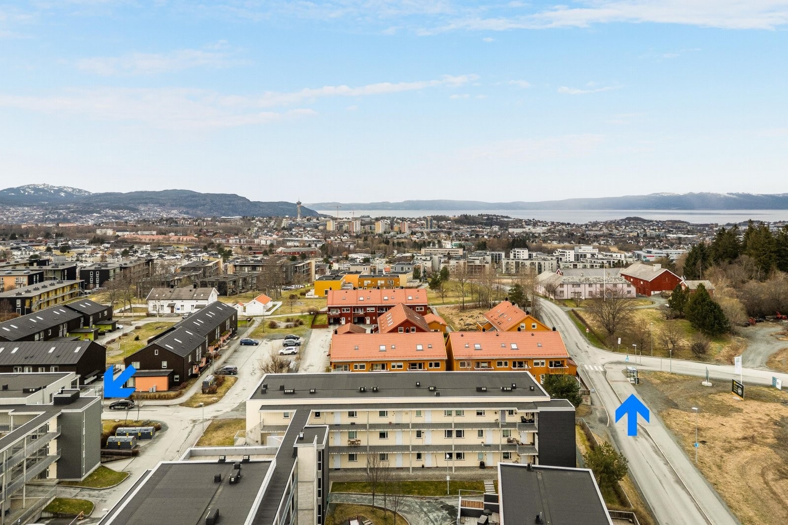 Her har du busstoppet "Granåsen gård" i umiddelbar nærhet med avganger til sentrum hvert 7. minutt i rushtiden. Galleribilde