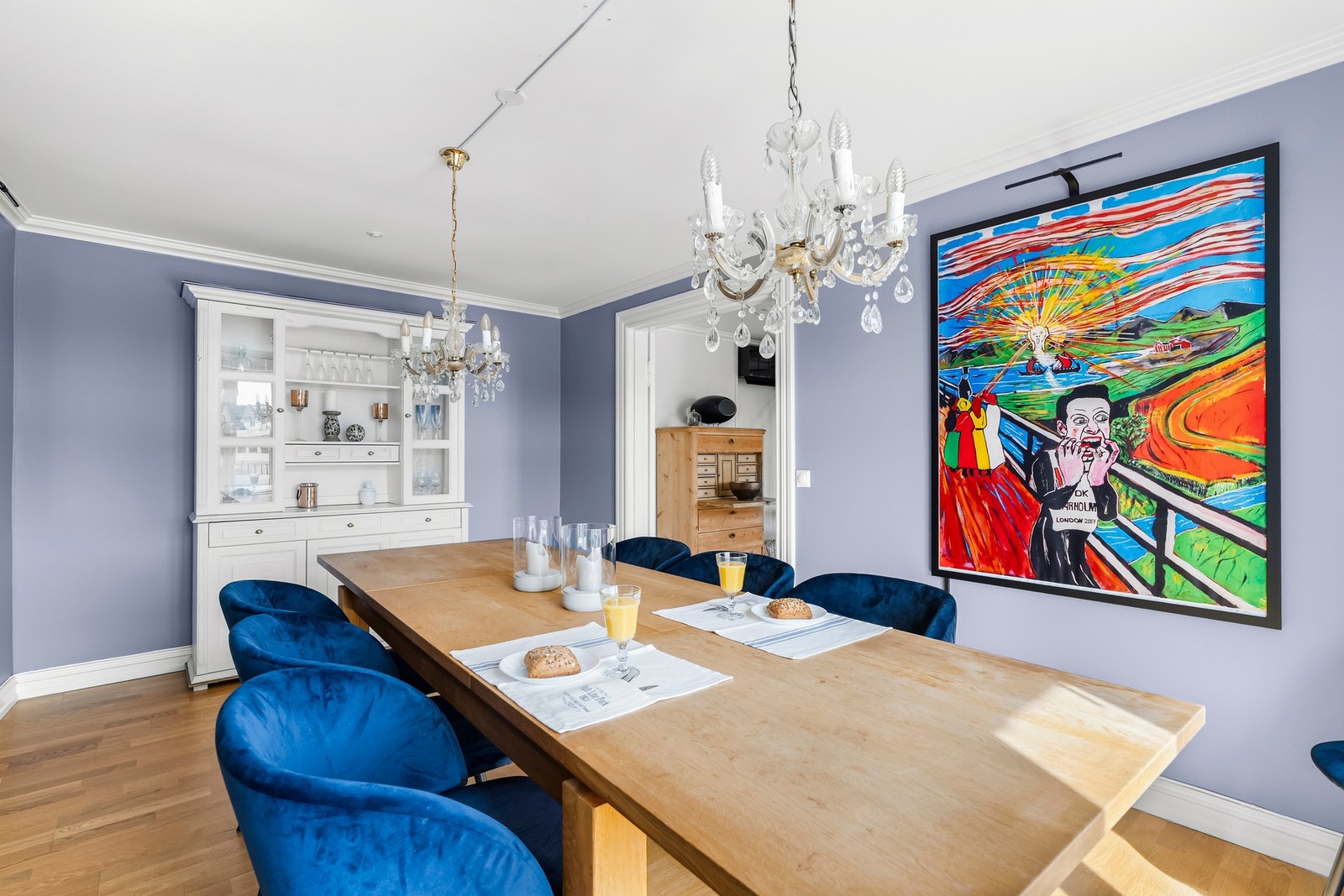 Stor spisestue. Her er det lett å kose seg med venner og familie. Galleribilde