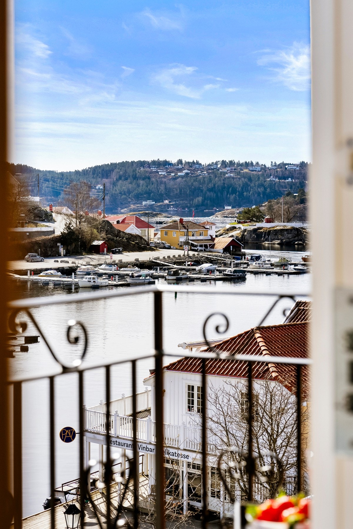 Detaljbilde mot Gundersholmen Galleribilde