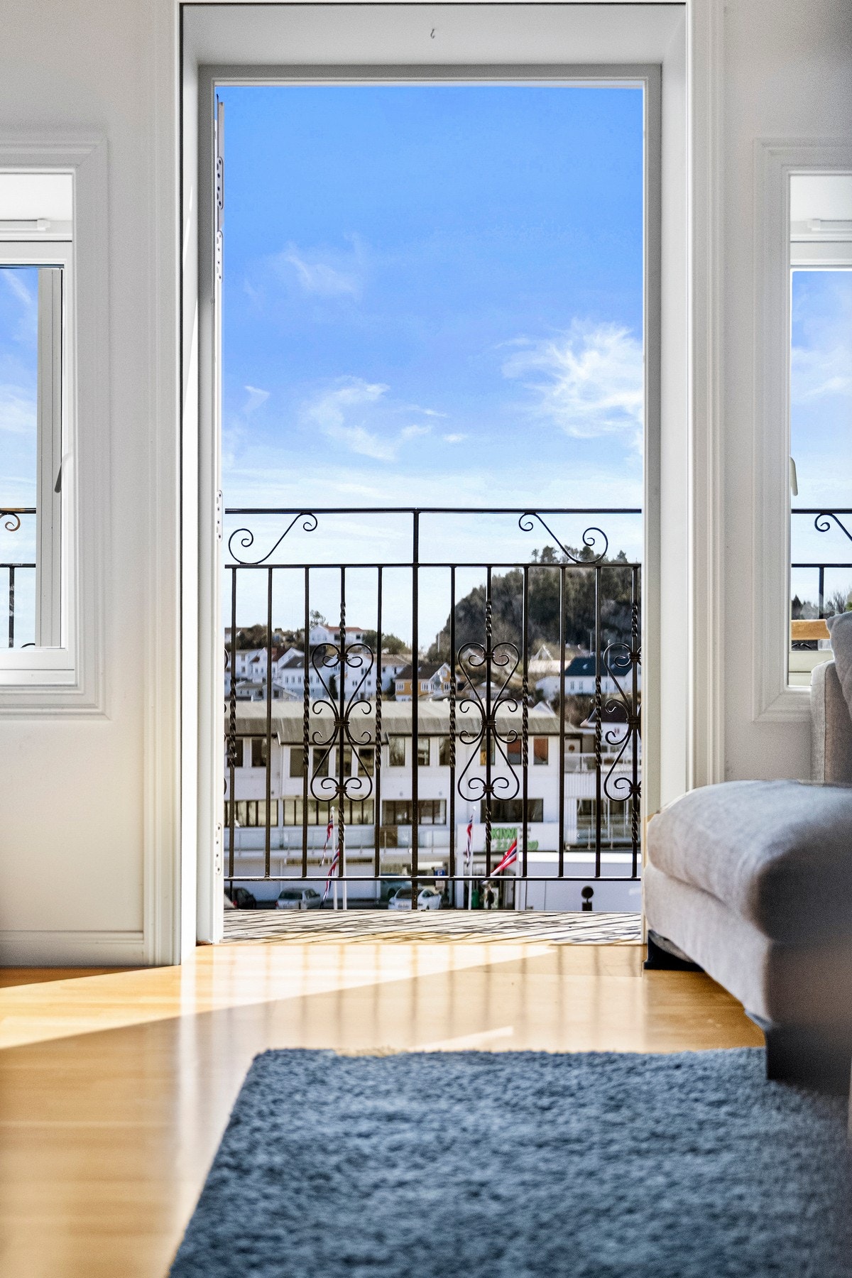 Utgang til balkong fra loftstue Galleribilde