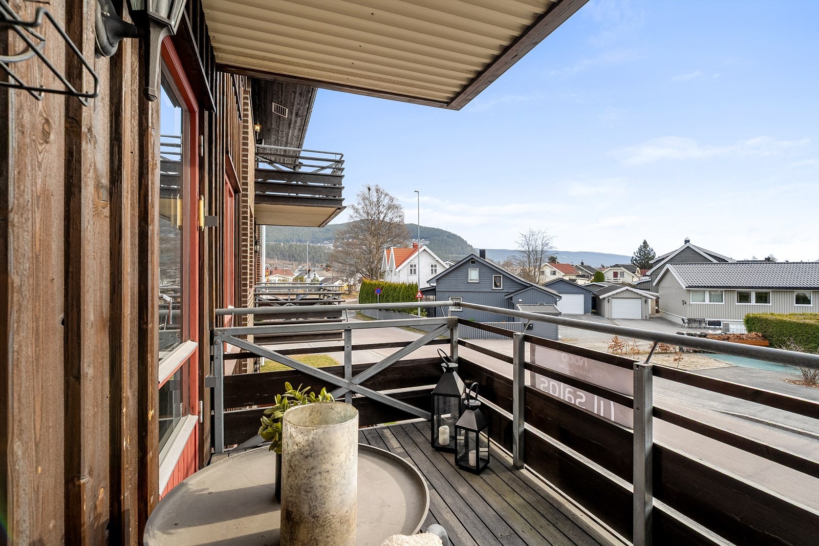 Balkong med et fredelig nabolag Galleribilde