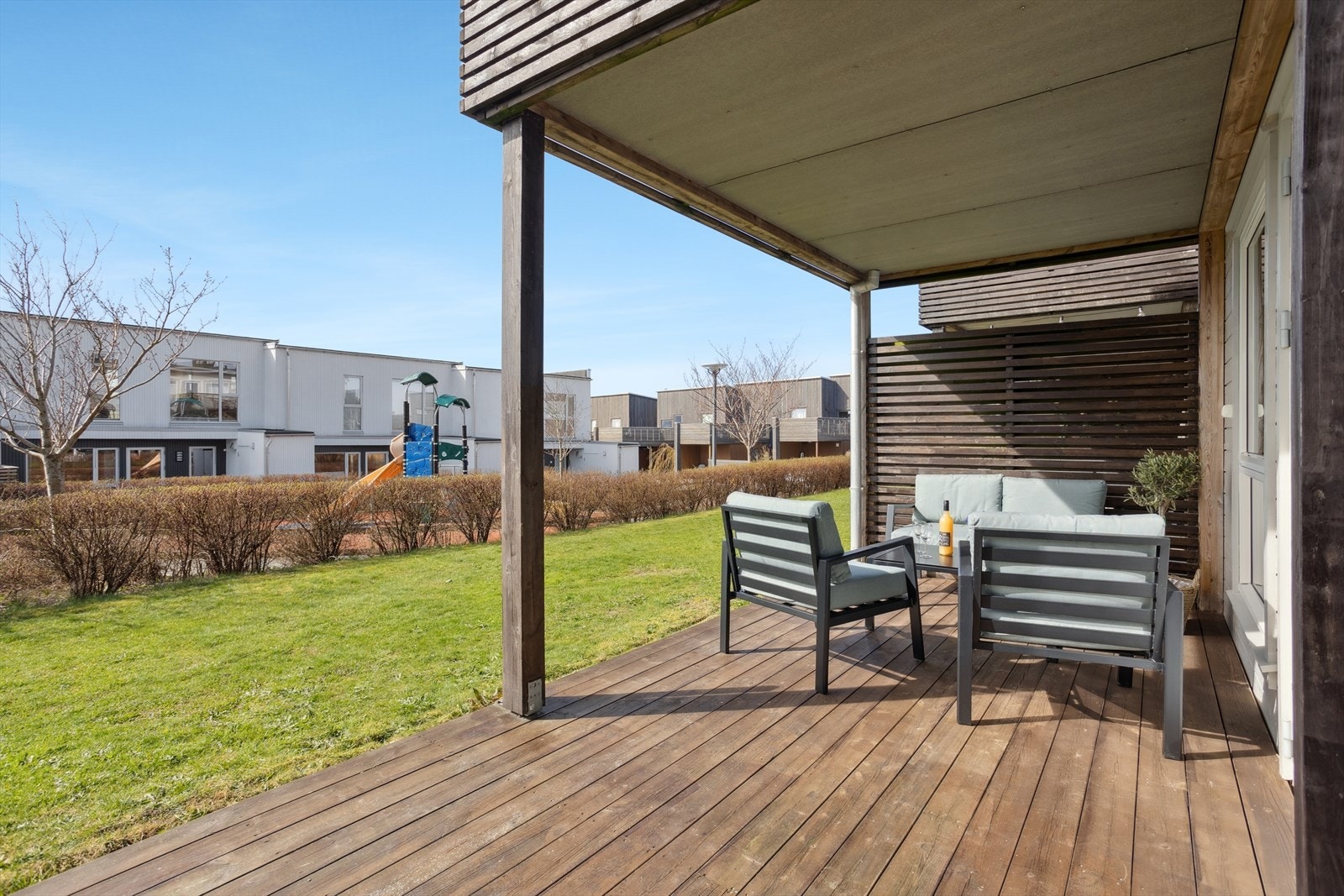 Store deler av terrassen er praktisk overbygget. Galleribilde