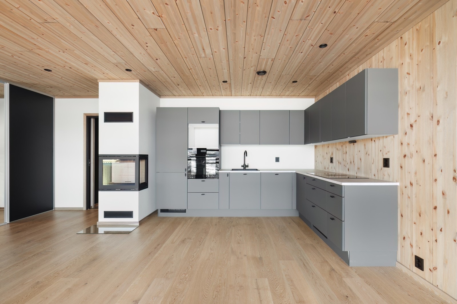 Åpen stue/kjøkken - løsning som skaper en sosial og trivelig atmosfære. Galleribilde