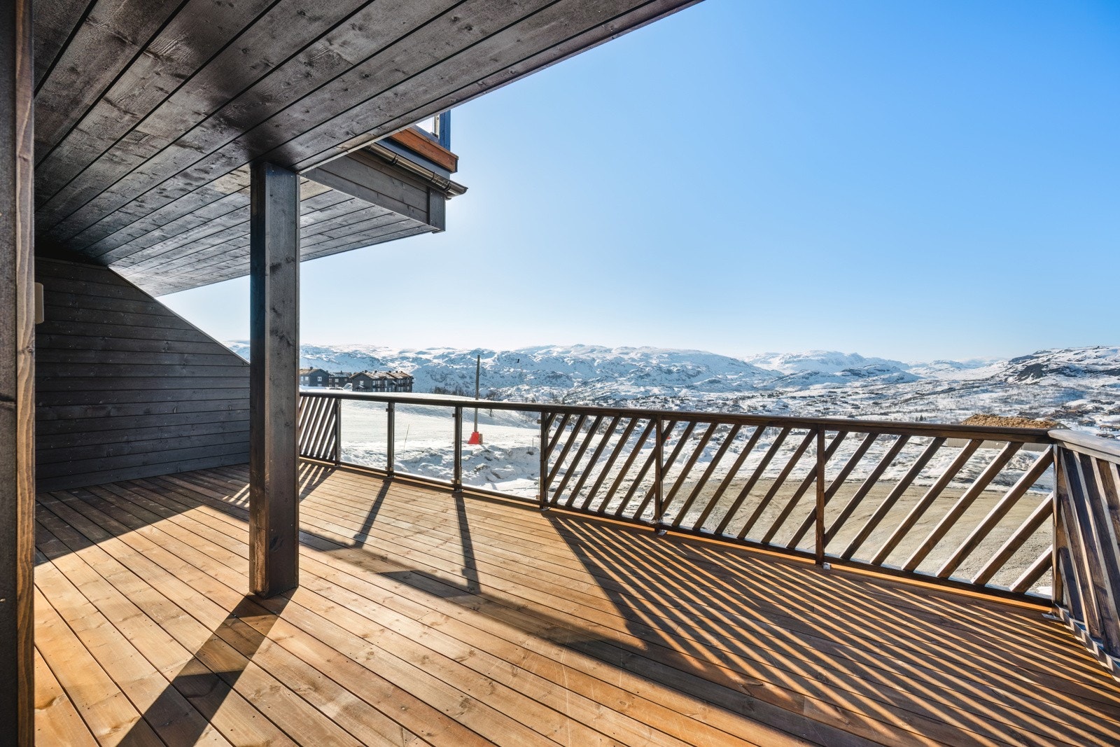 Praktfull utsikt i alle retninger, og fantastiske solforhold fra morgen til kveld. Galleribilde