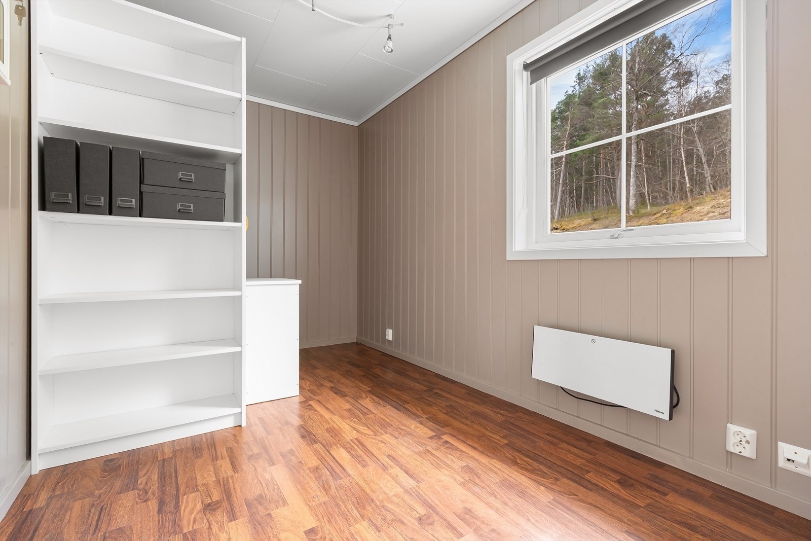 Bod med svært mye lagrinsplass, eller ekstra soverom Galleribilde